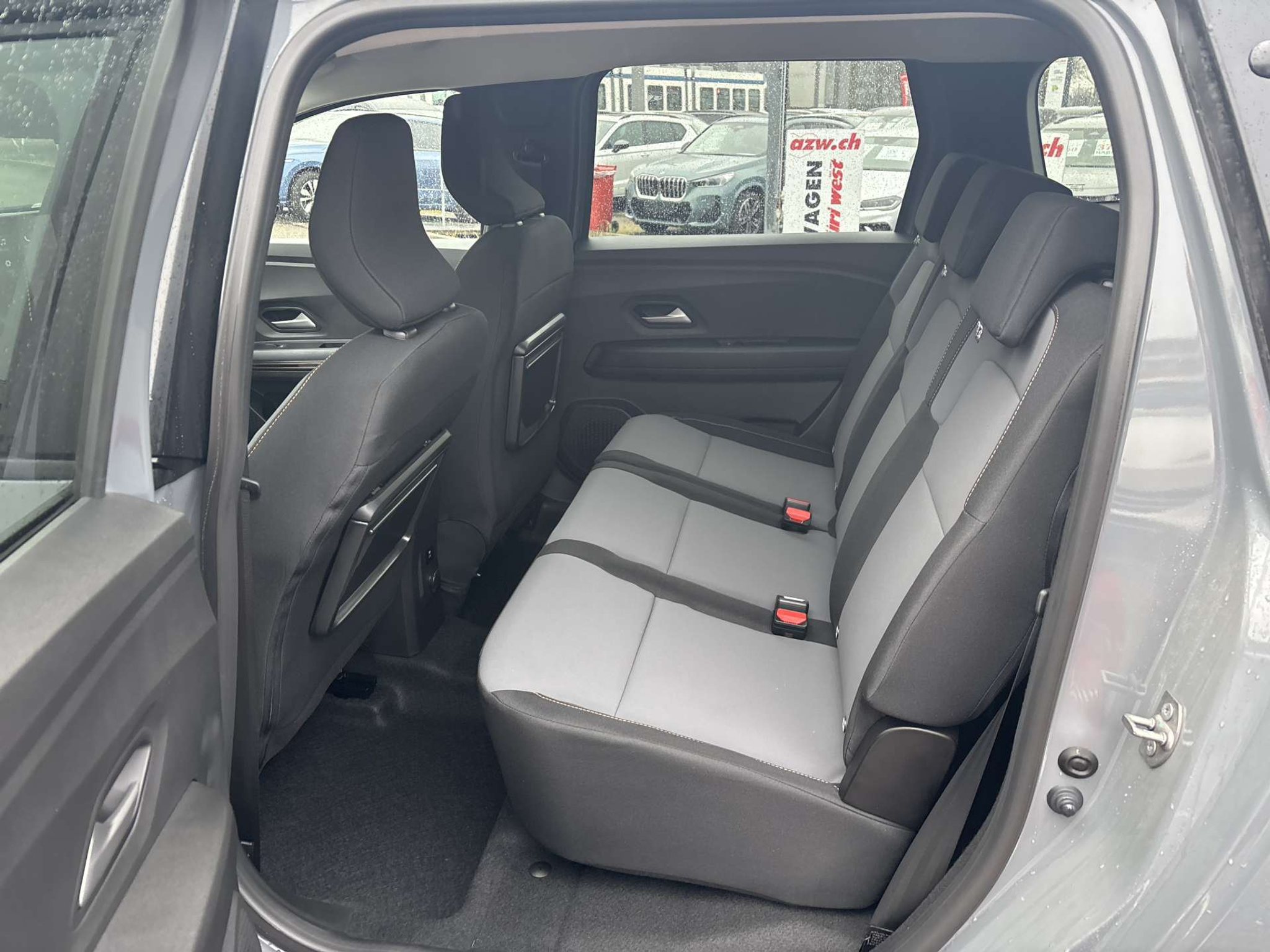 listing desktop thumbnail image 6