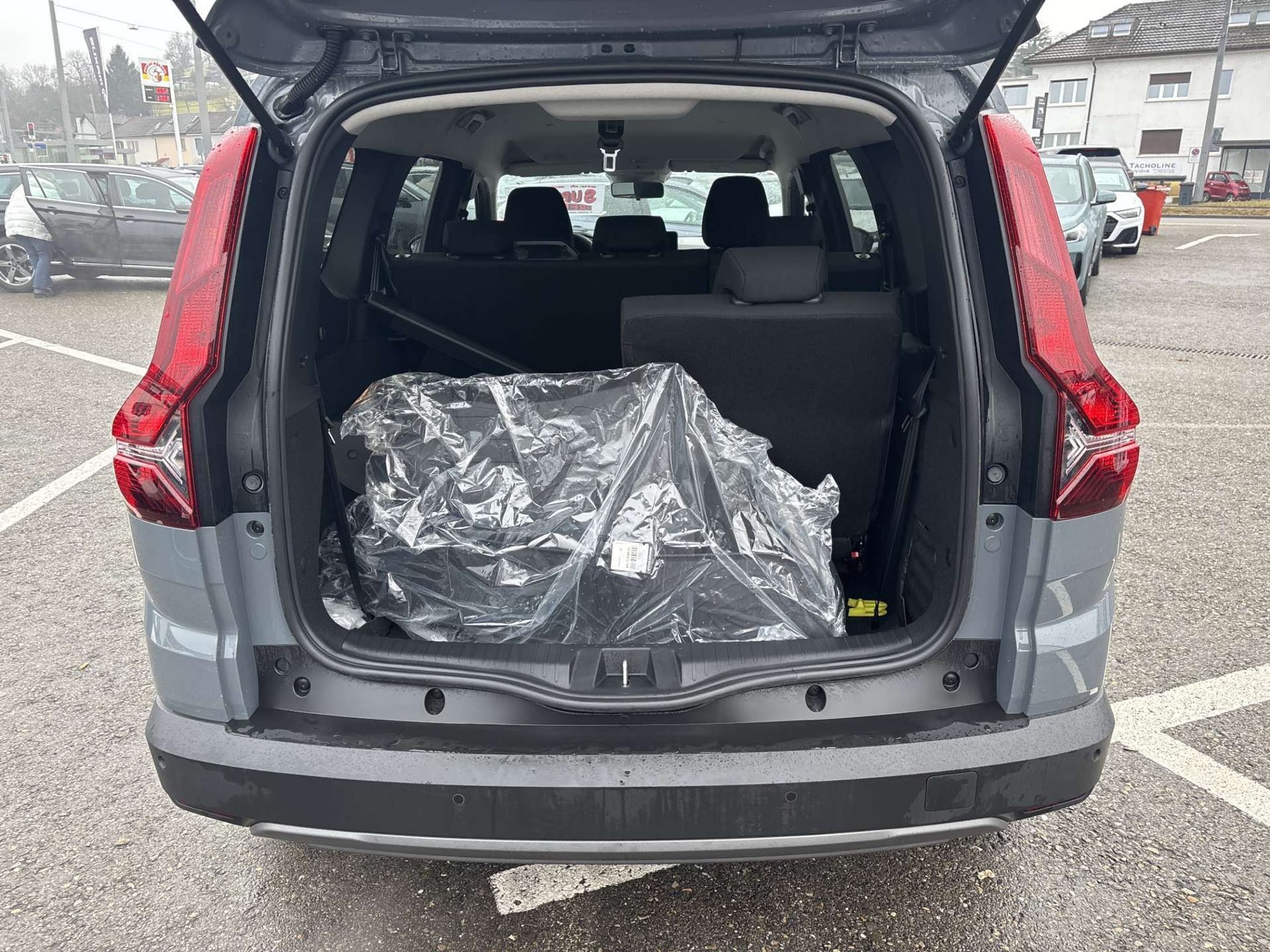 listing desktop thumbnail image 7