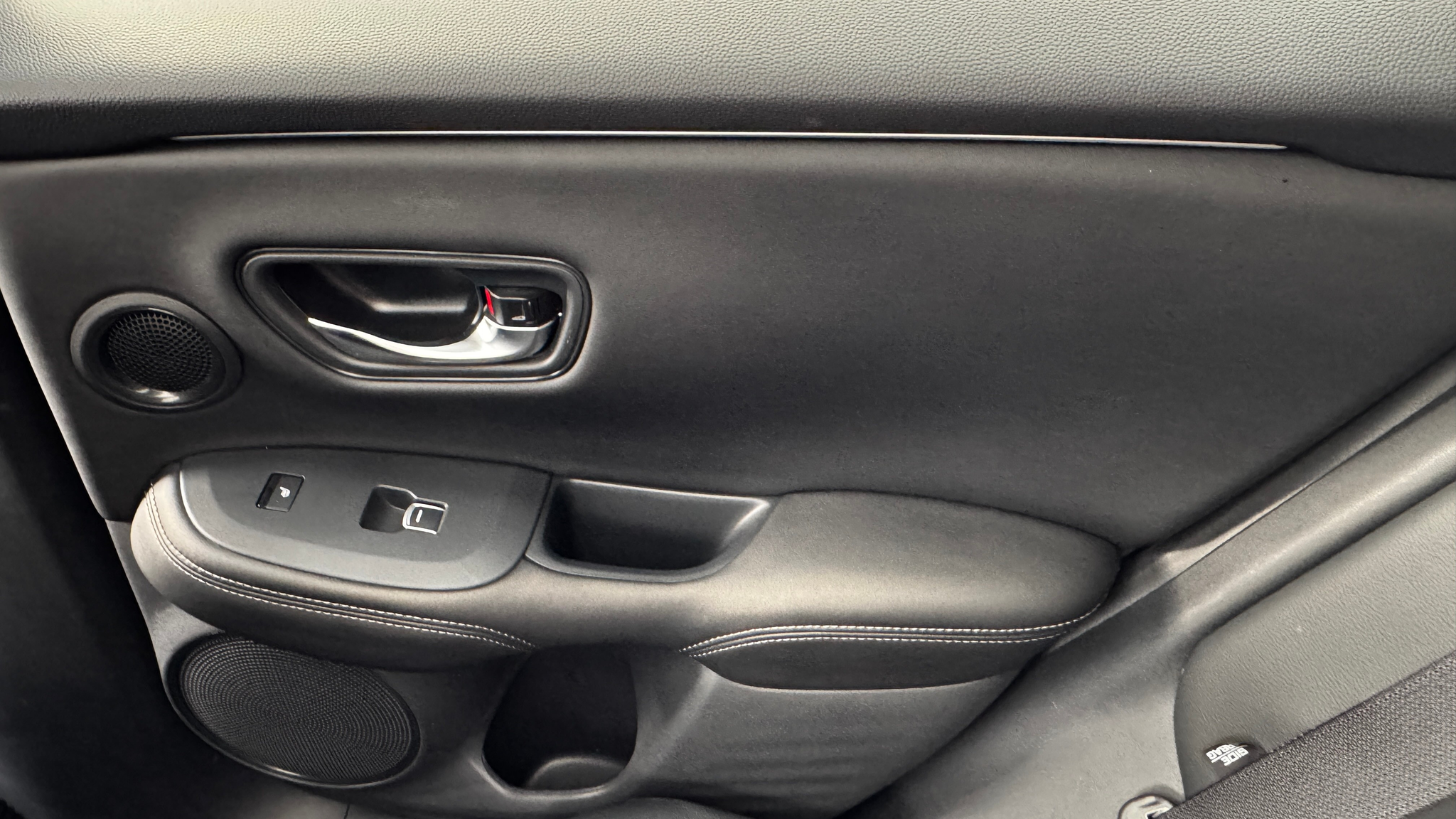 listing desktop thumbnail image 17