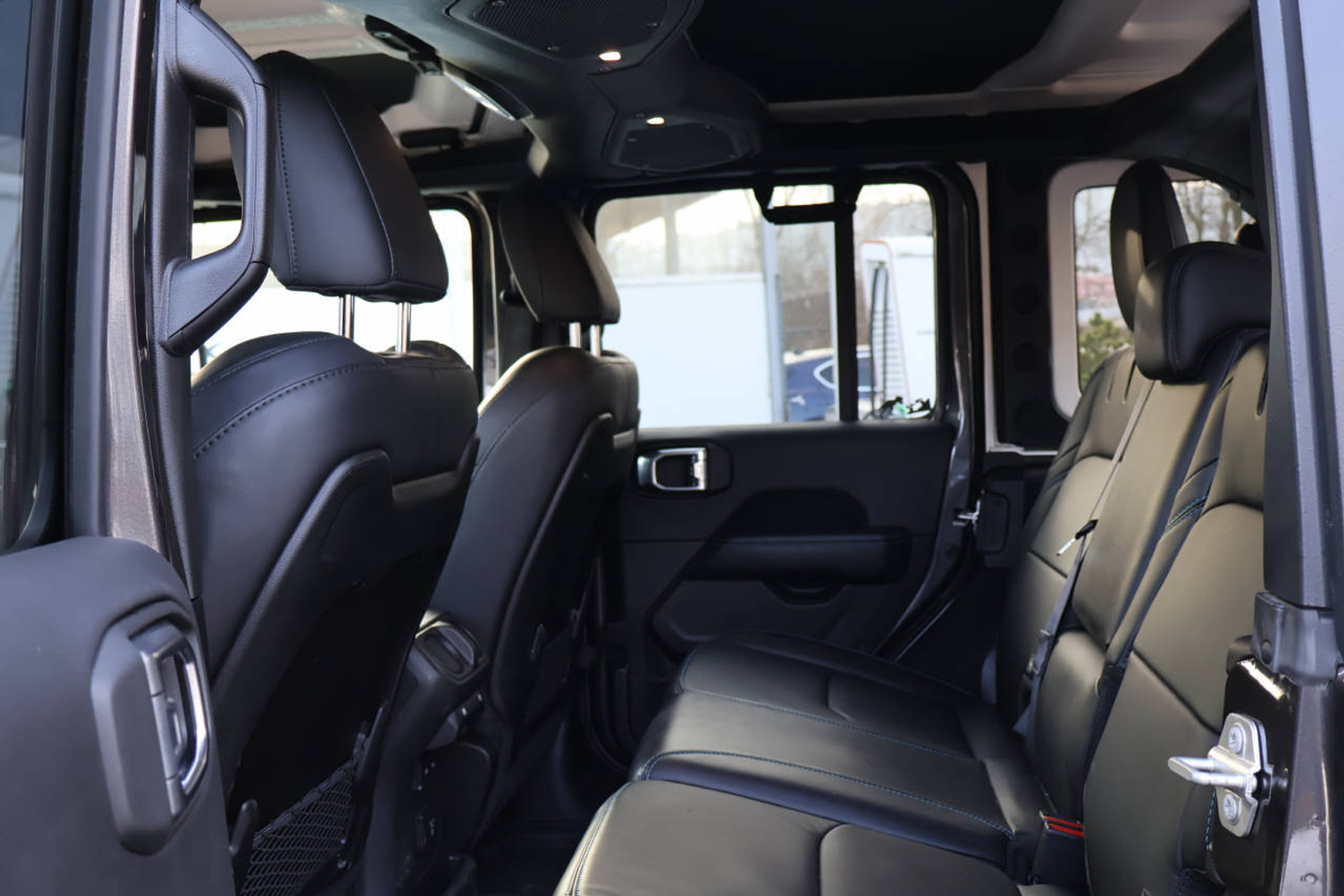 listing desktop thumbnail image 15