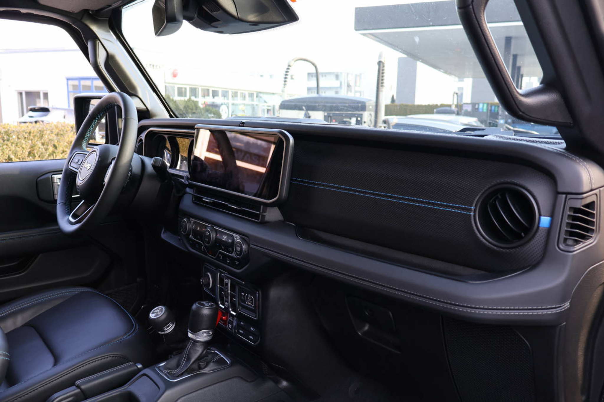 listing desktop thumbnail image 14