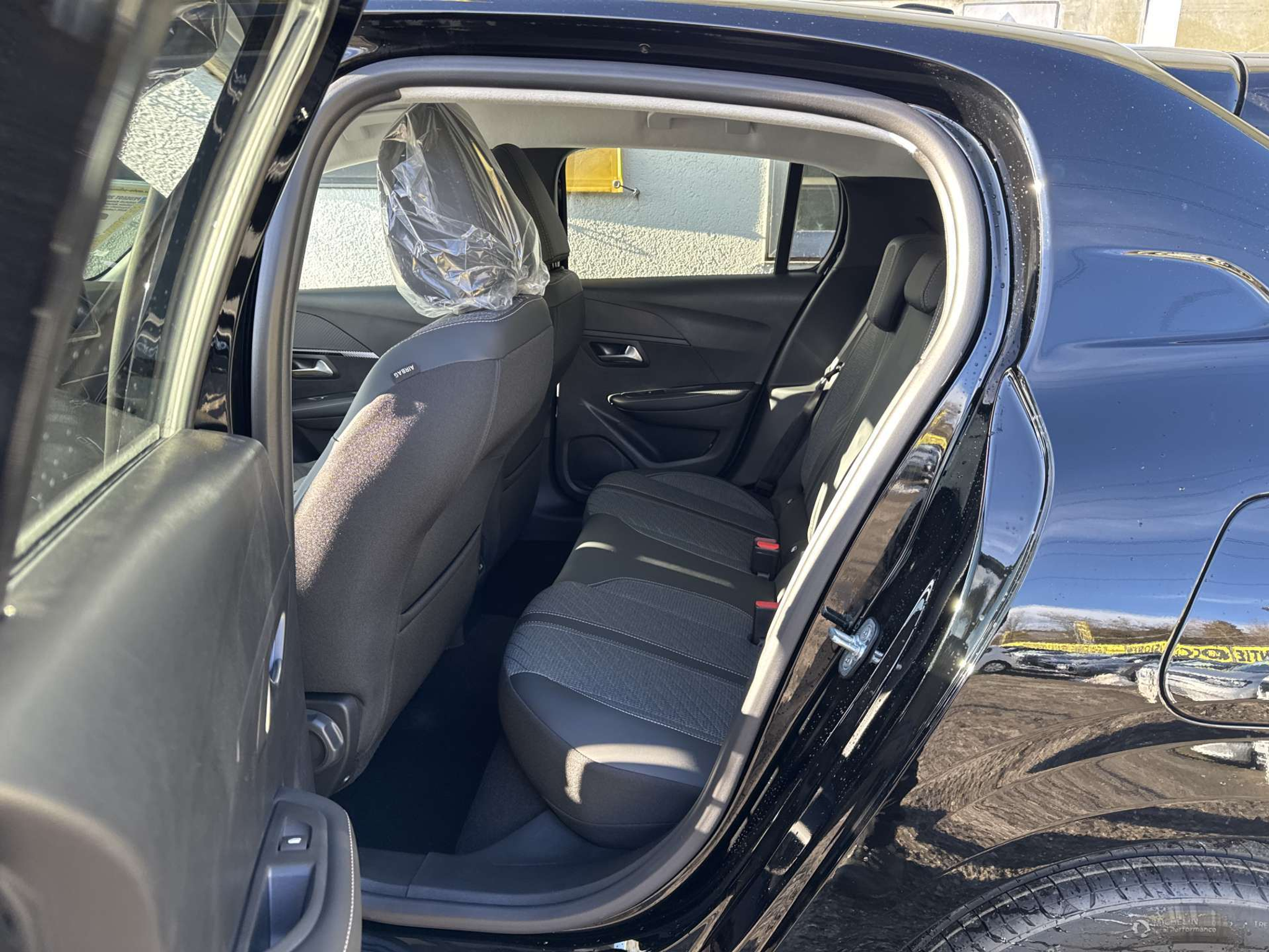 listing desktop thumbnail image 7