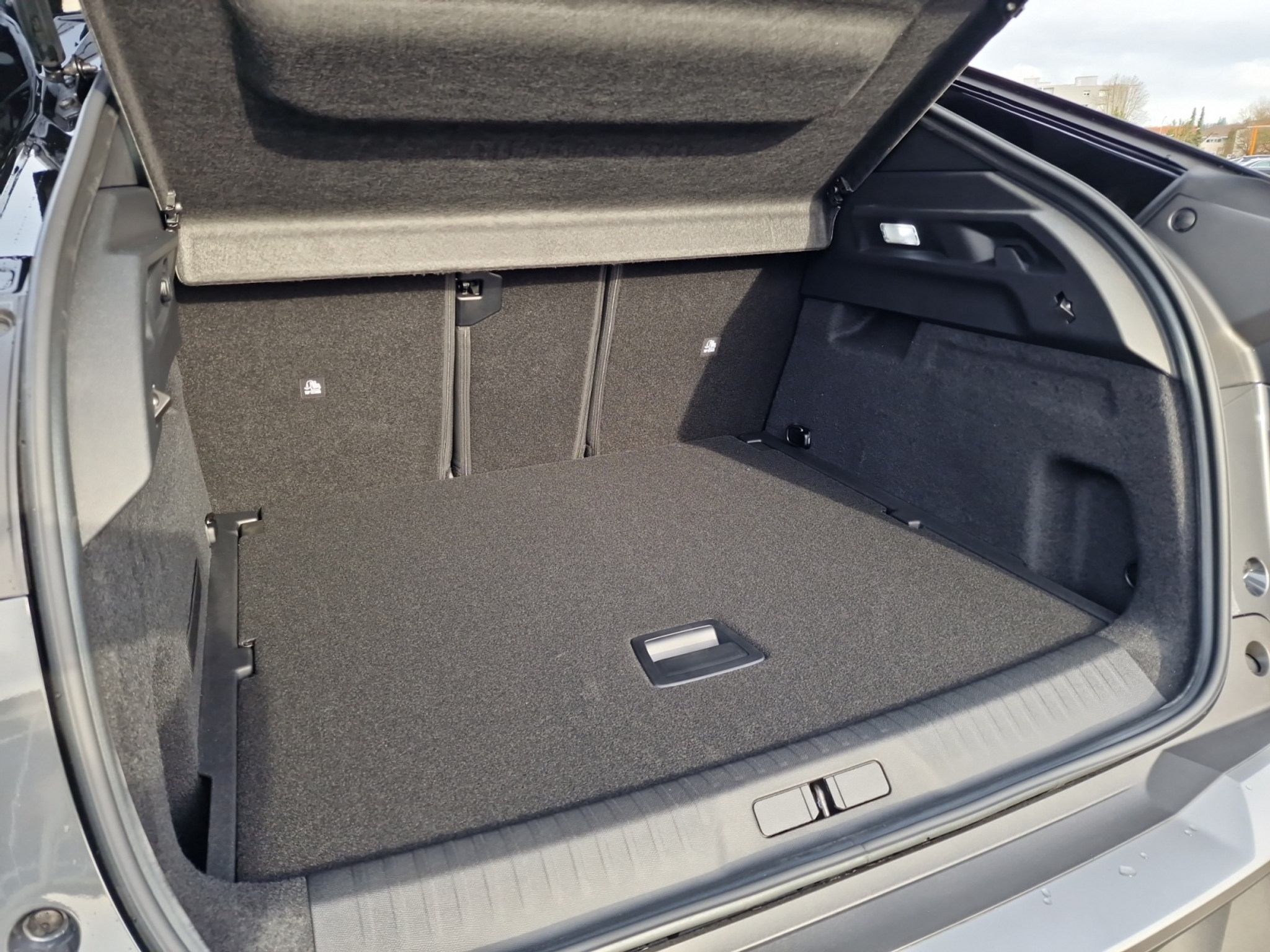 listing desktop thumbnail image 19