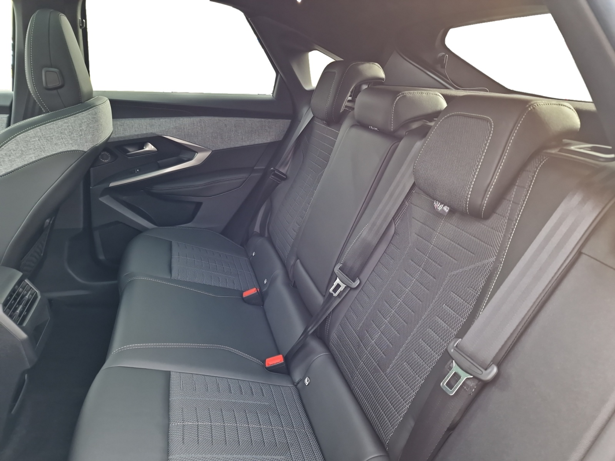 listing desktop thumbnail image 18