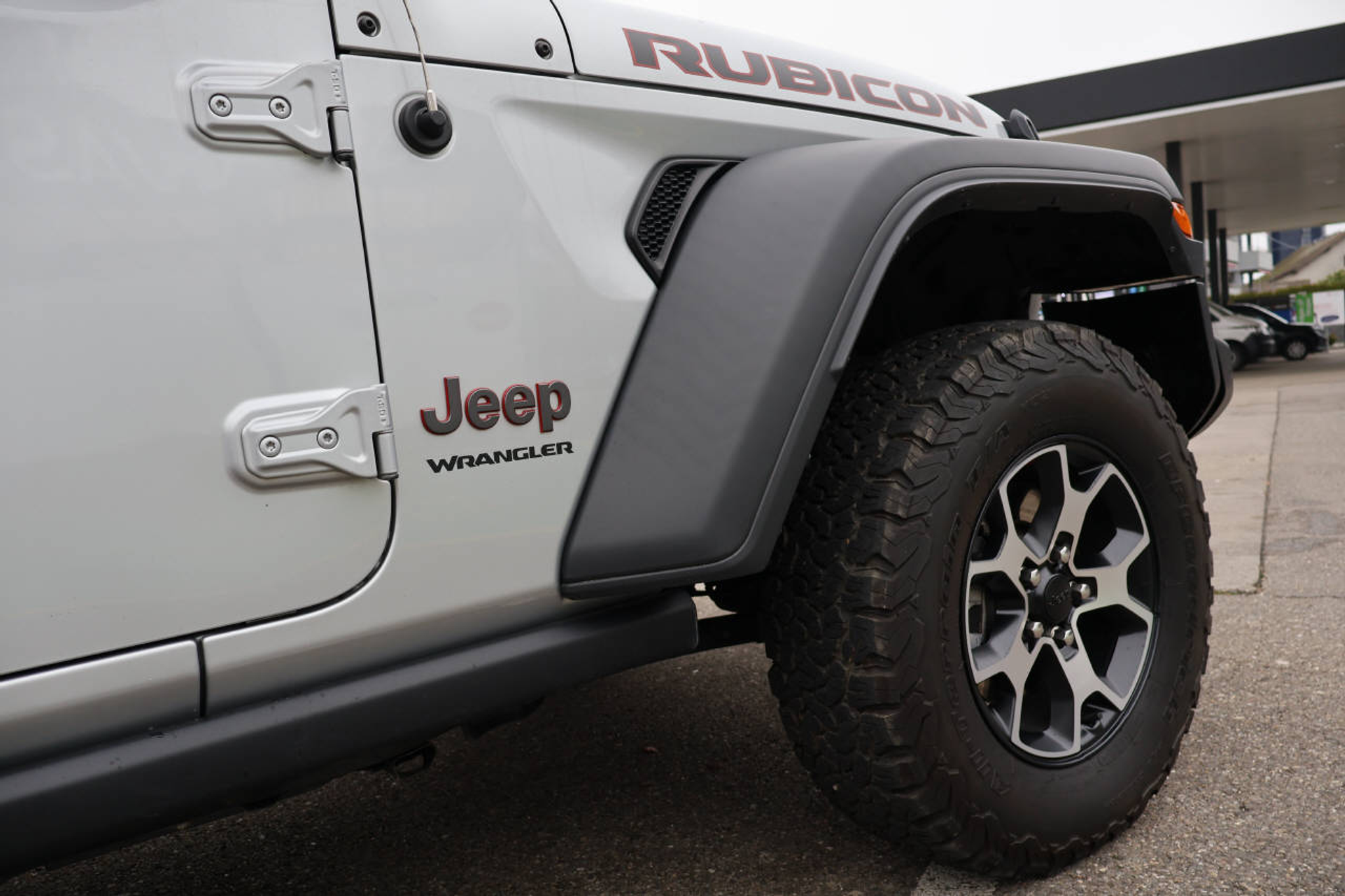 listing desktop thumbnail image 3