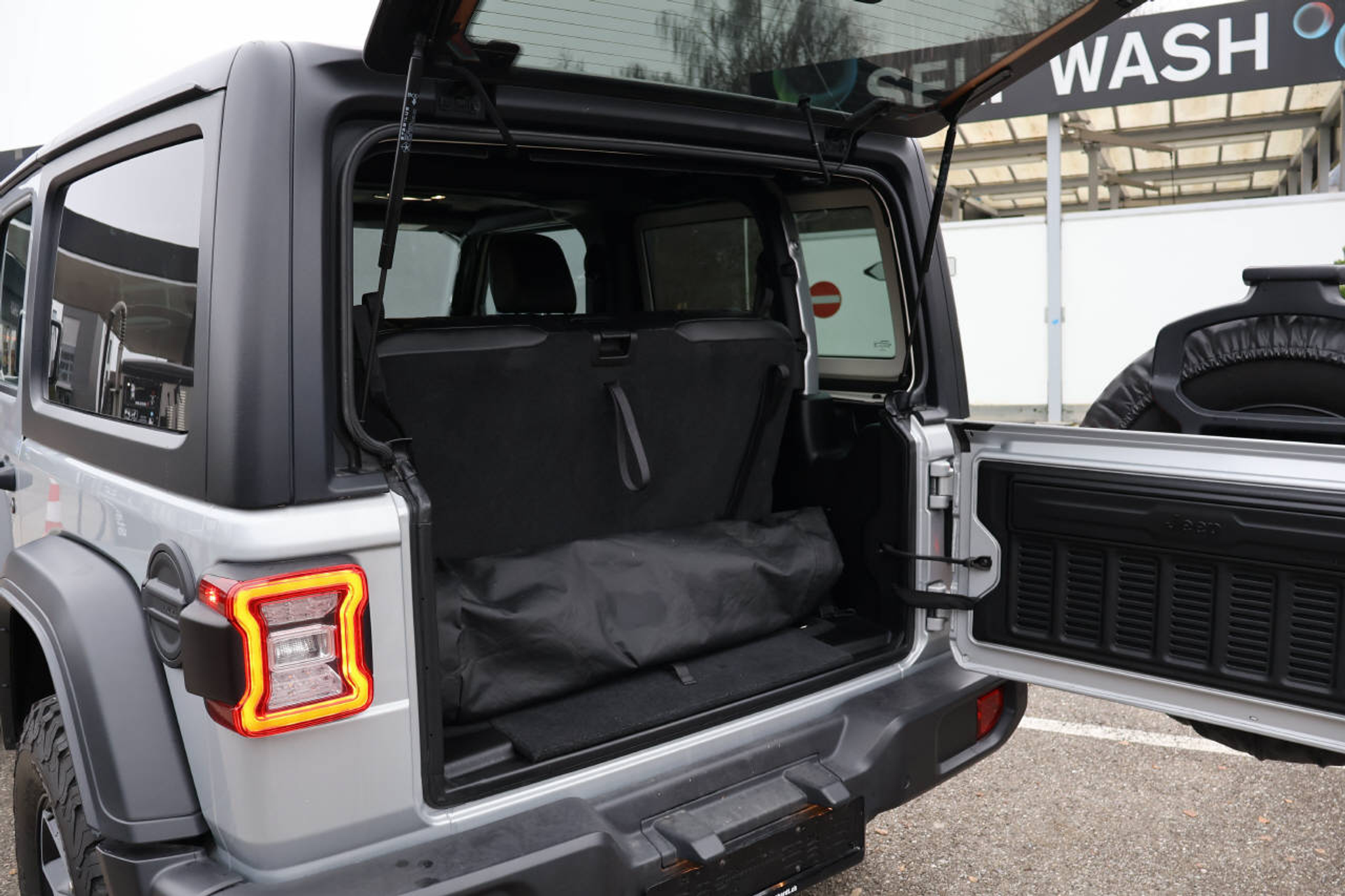 listing desktop thumbnail image 5