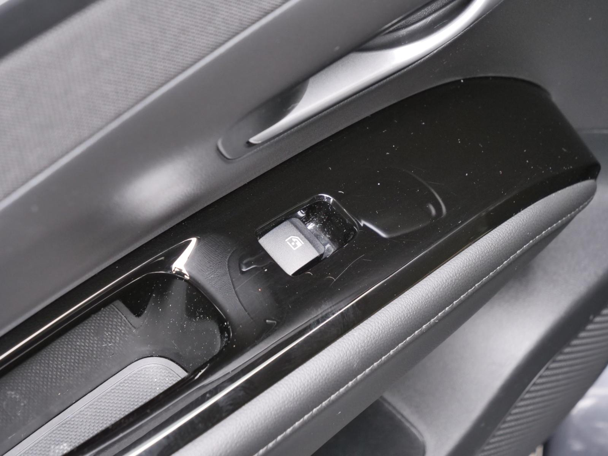 listing desktop thumbnail image 11