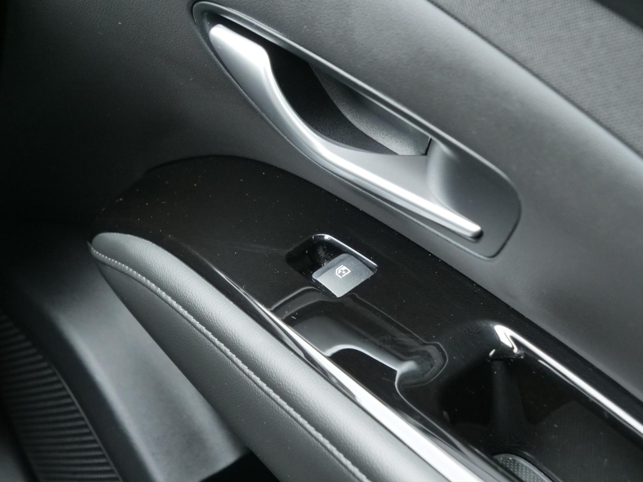 listing desktop thumbnail image 16