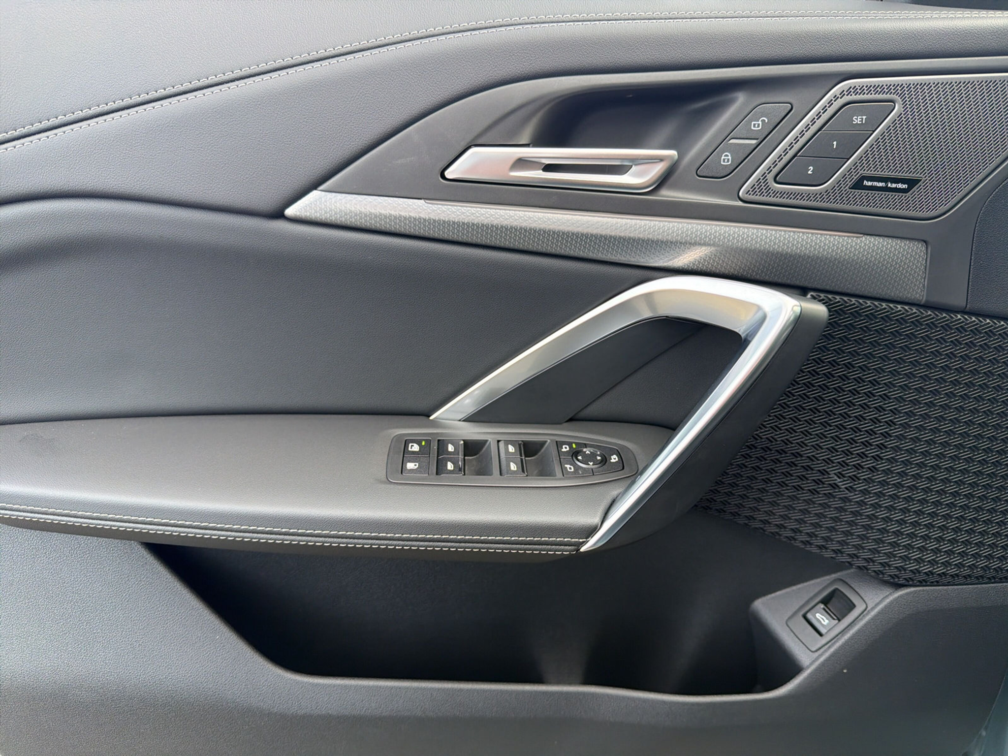 listing desktop thumbnail image 12