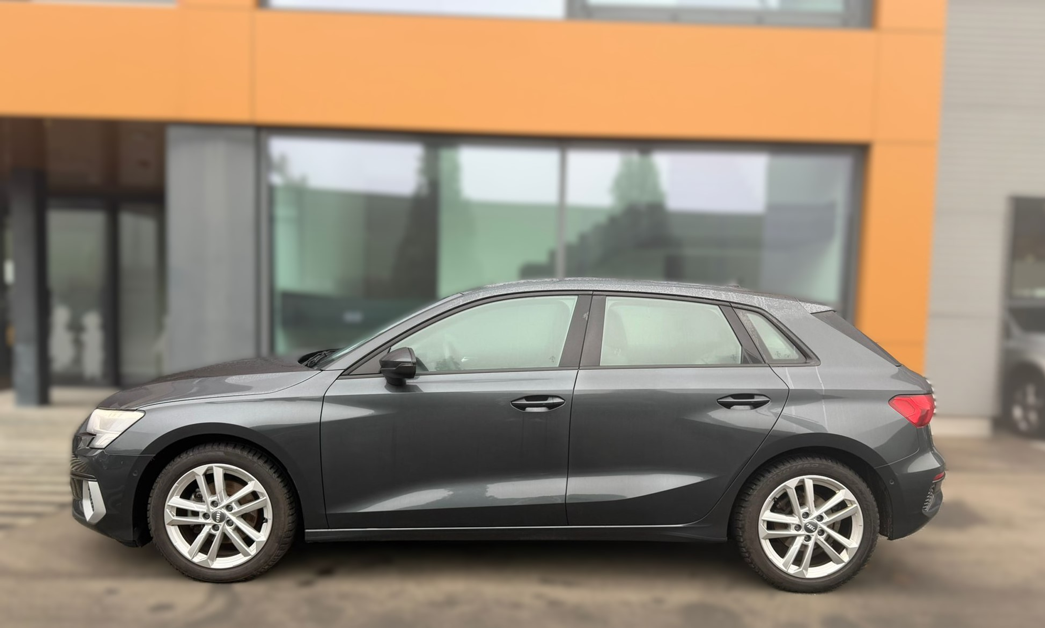 listing desktop thumbnail image 1