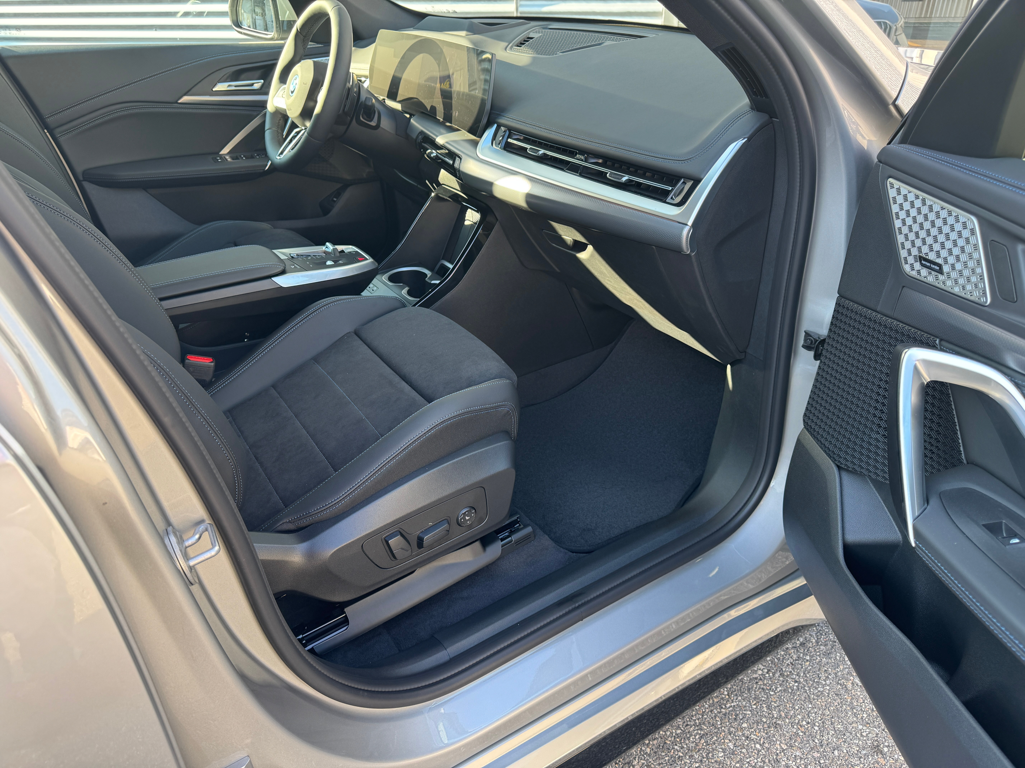 listing desktop thumbnail image 2