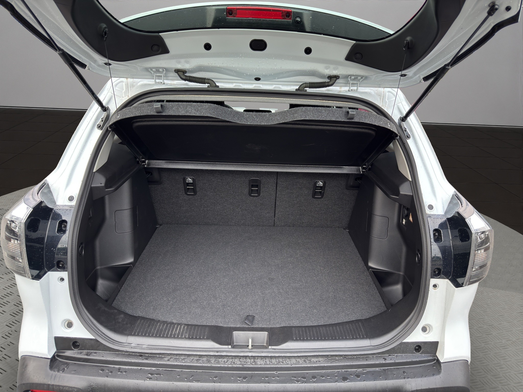 listing desktop thumbnail image 8