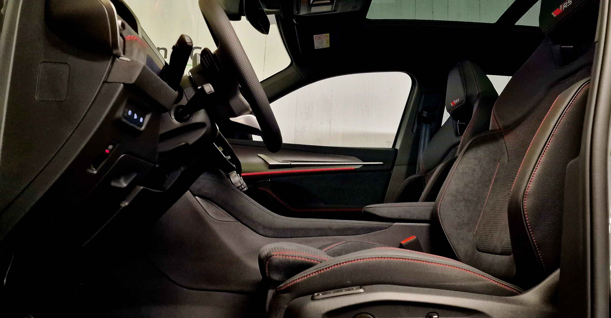 listing desktop thumbnail image 3