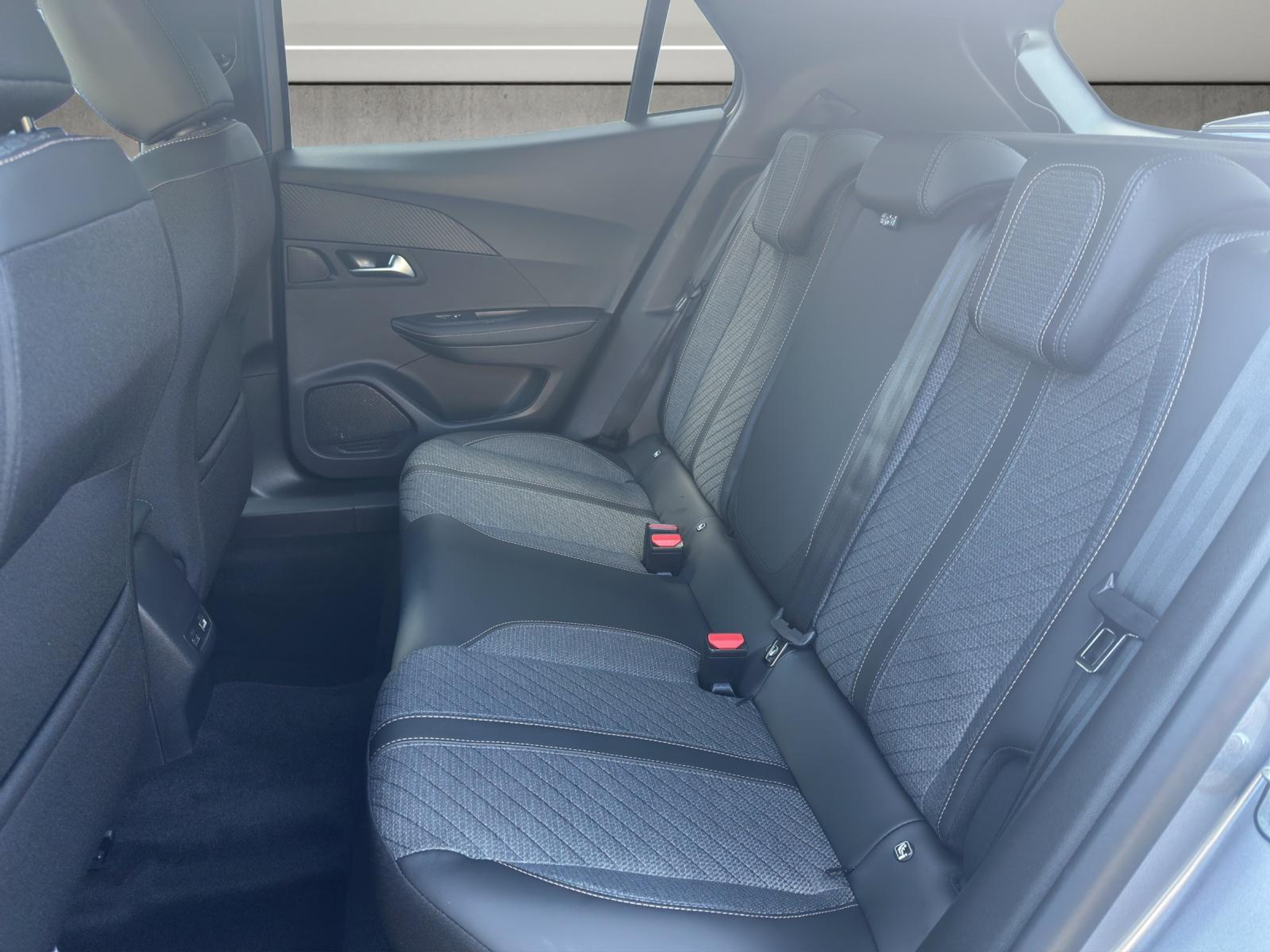 listing desktop thumbnail image 11