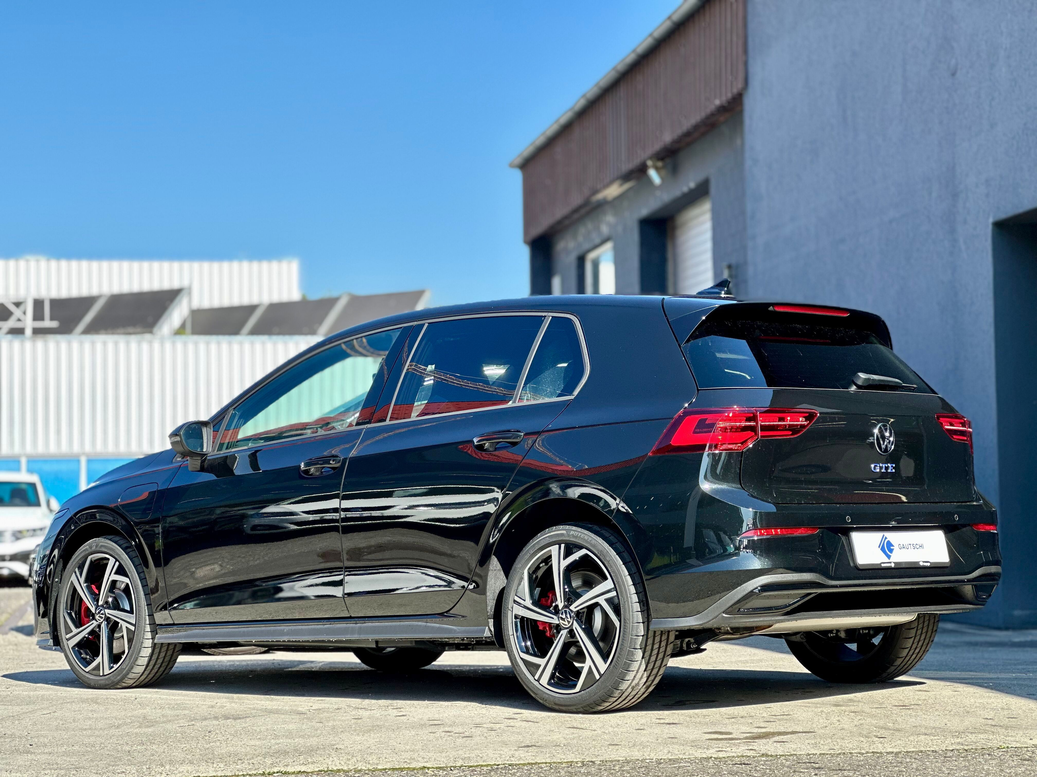 listing desktop thumbnail image 3