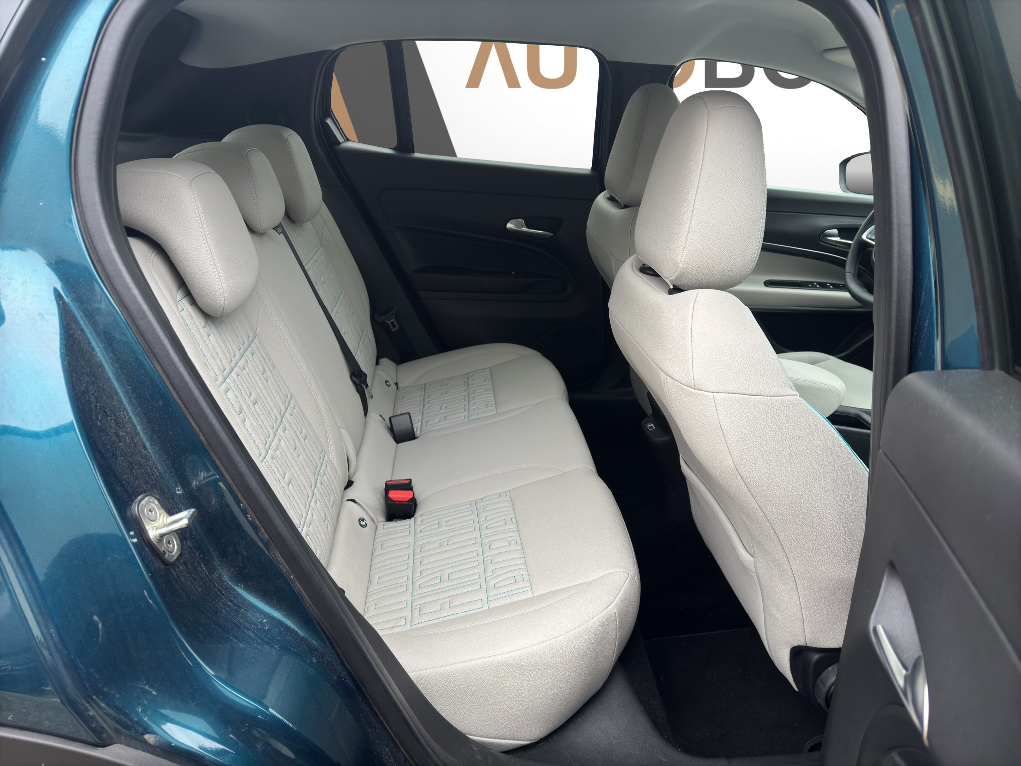 listing desktop thumbnail image 11