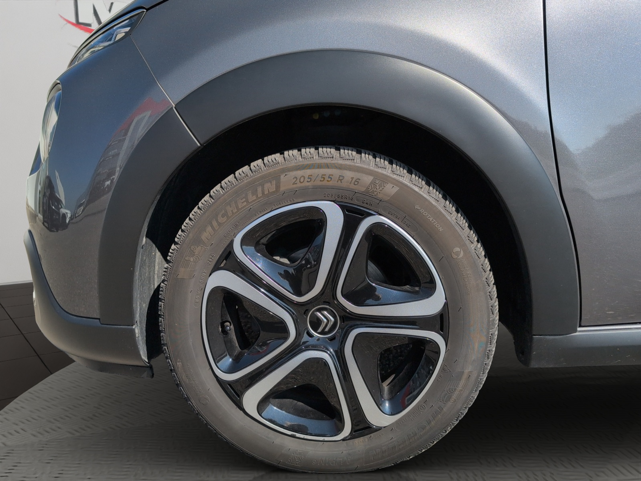 listing desktop thumbnail image 15