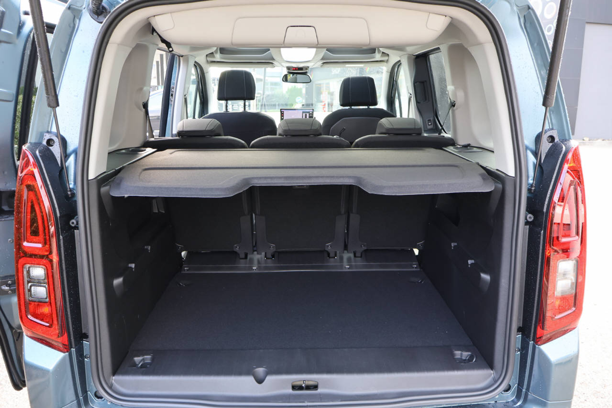 listing desktop thumbnail image 4