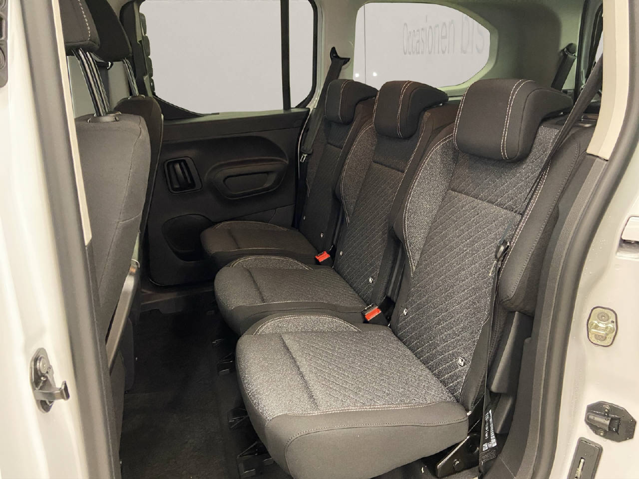 listing desktop thumbnail image 9