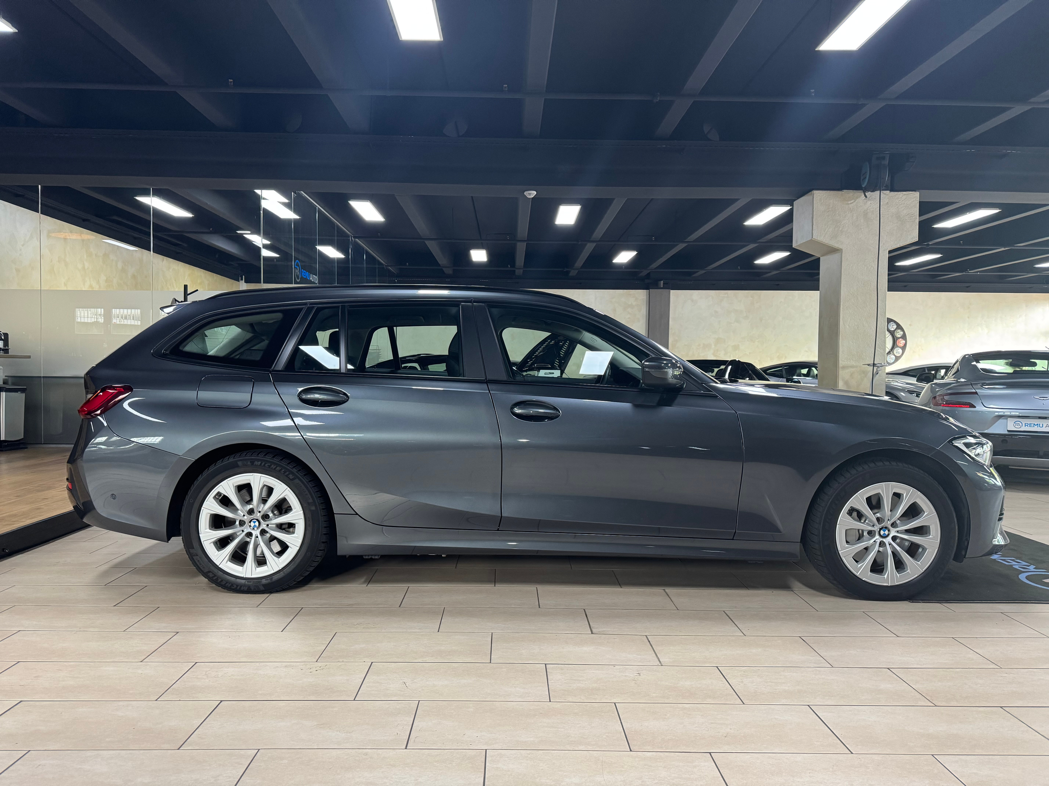 listing desktop thumbnail image 2