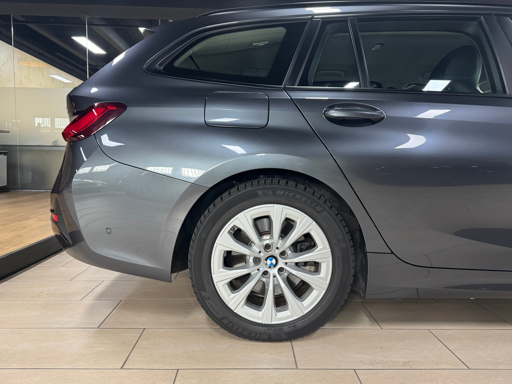 listing desktop thumbnail image 9