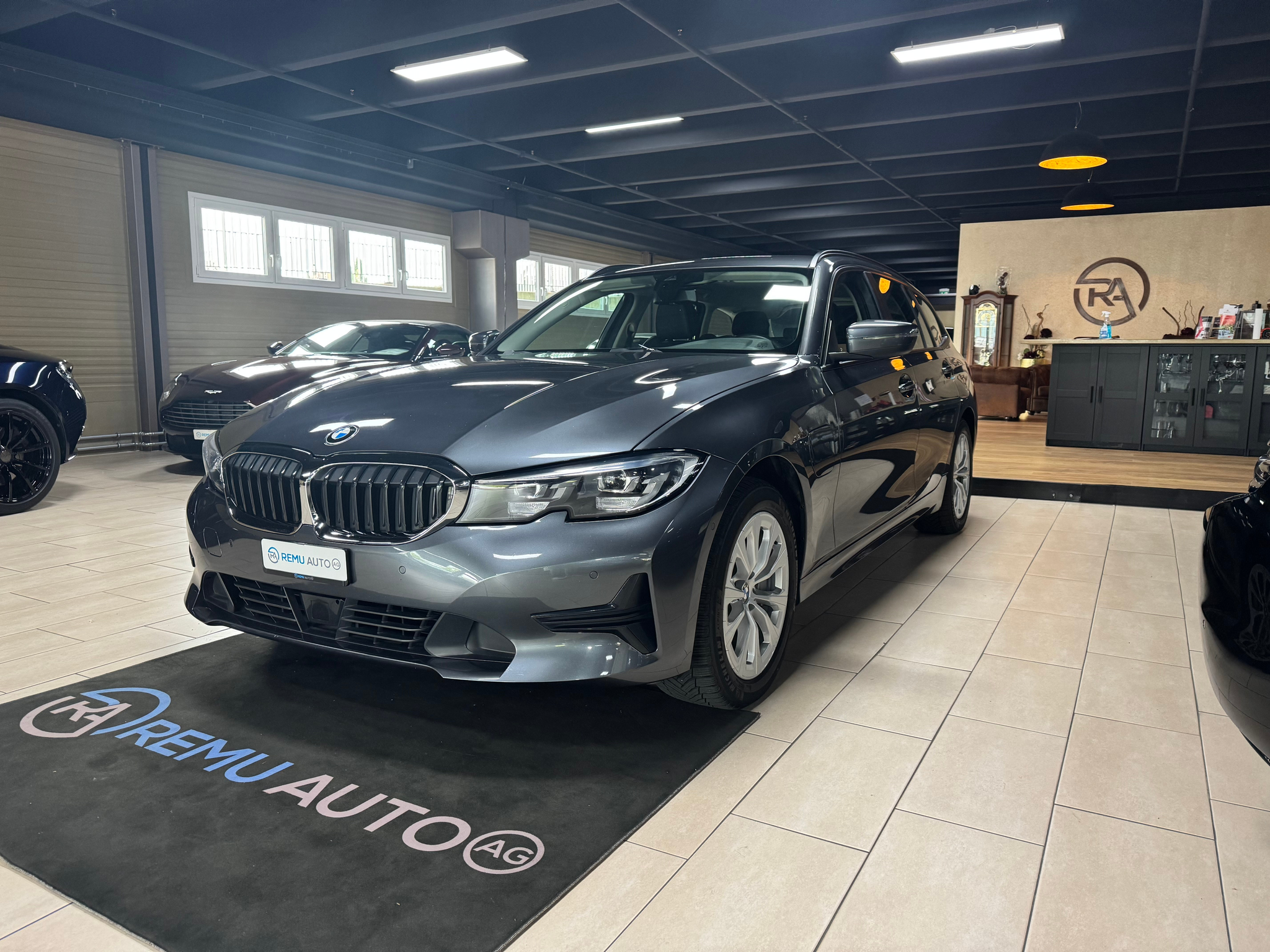 listing desktop thumbnail image 4