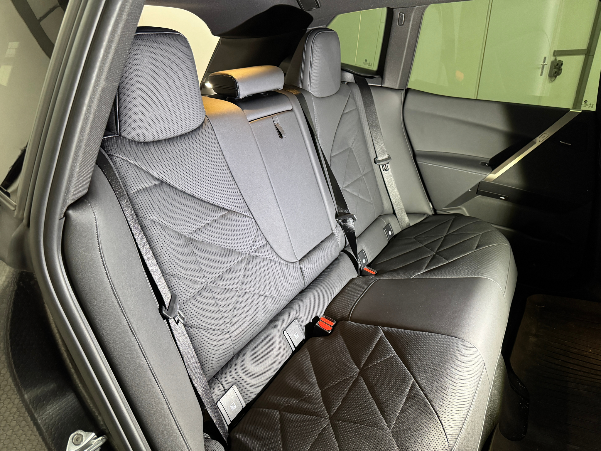 listing desktop thumbnail image 8