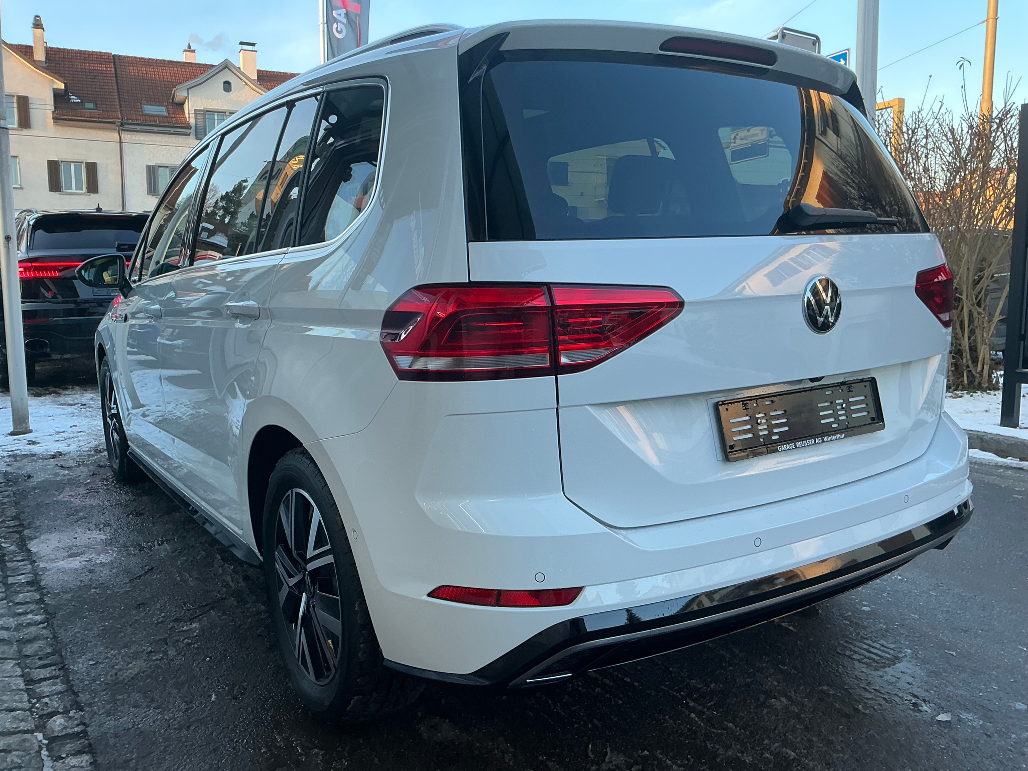 listing desktop thumbnail image 5