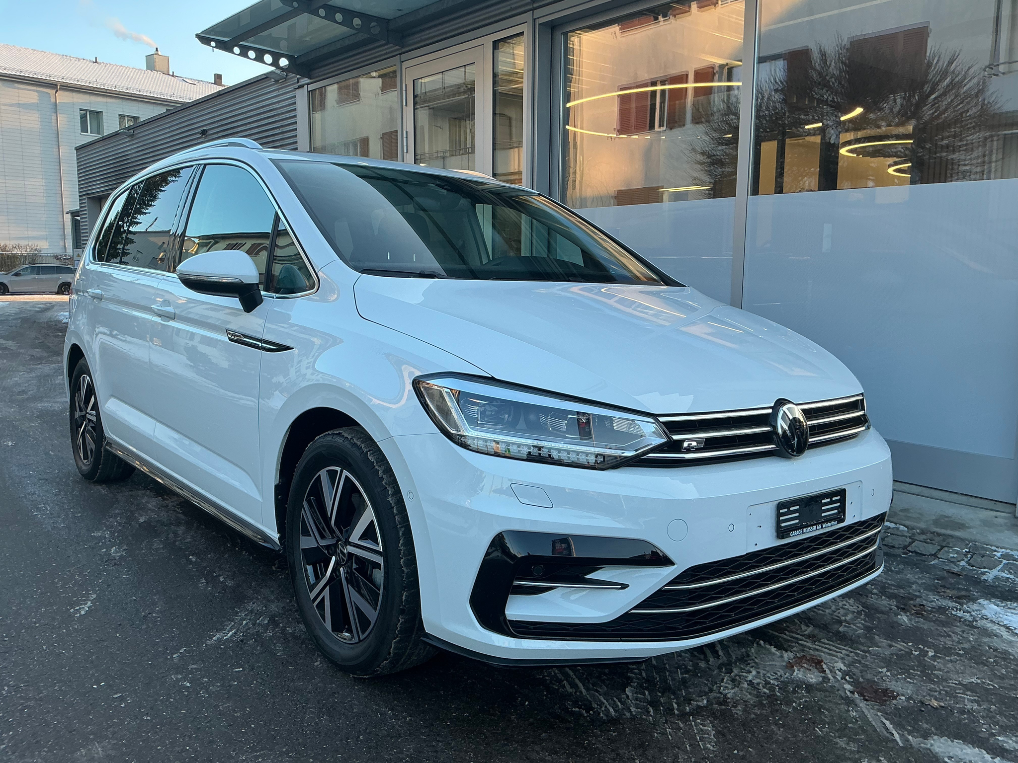 listing desktop thumbnail image 2