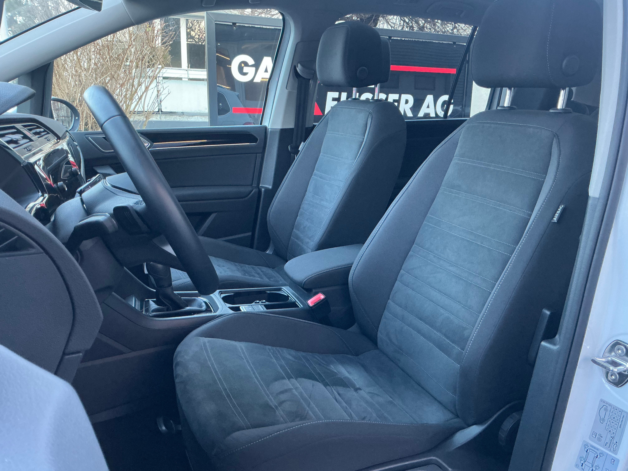 listing desktop thumbnail image 7