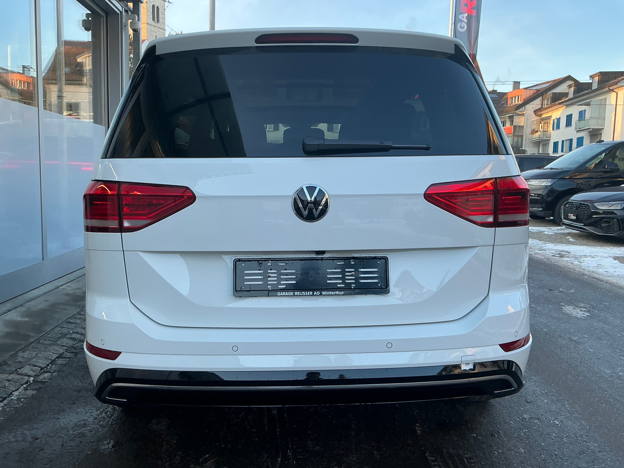 listing desktop thumbnail image 4