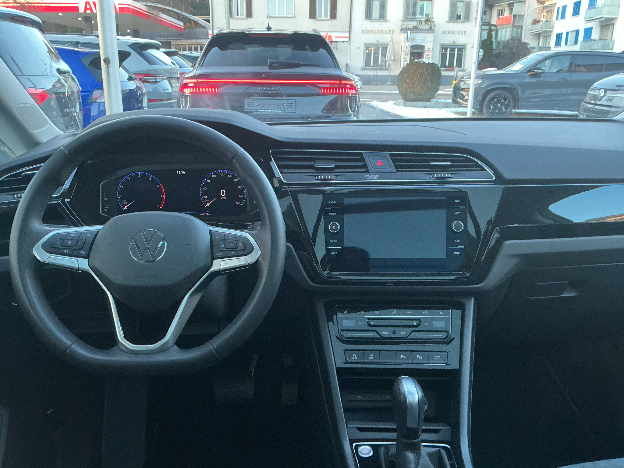 listing desktop thumbnail image 8