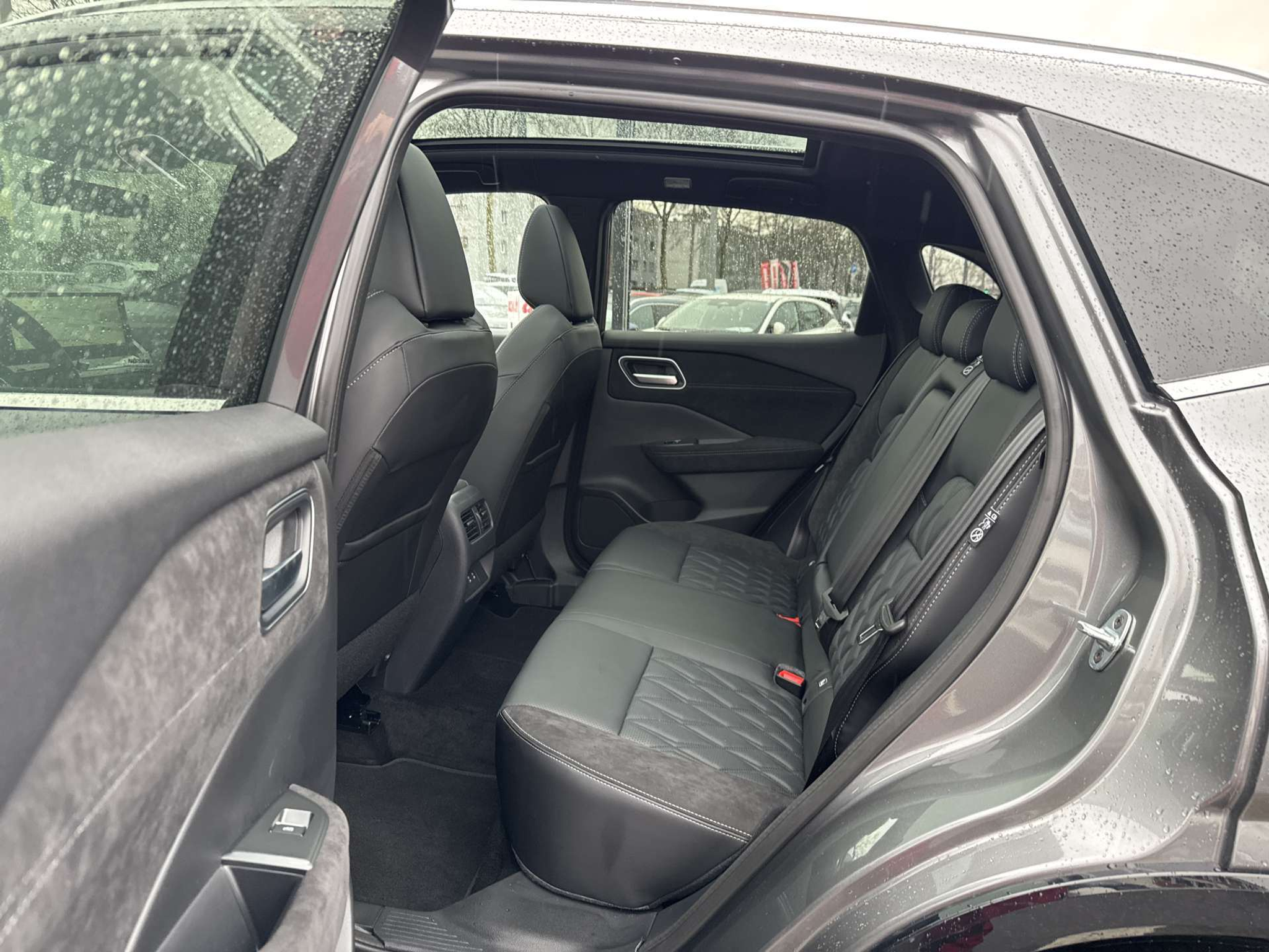 listing desktop thumbnail image 6