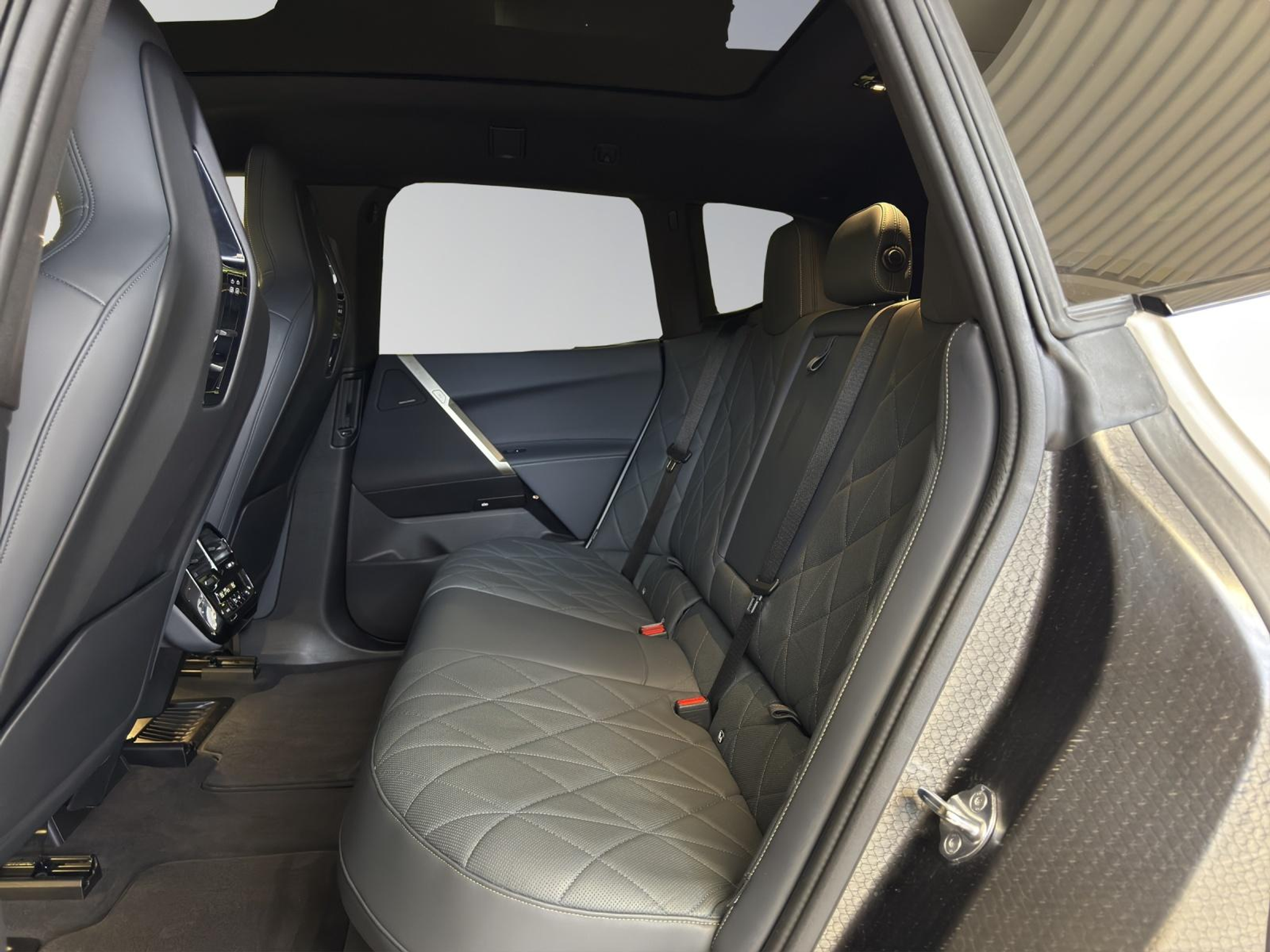 listing desktop thumbnail image 15