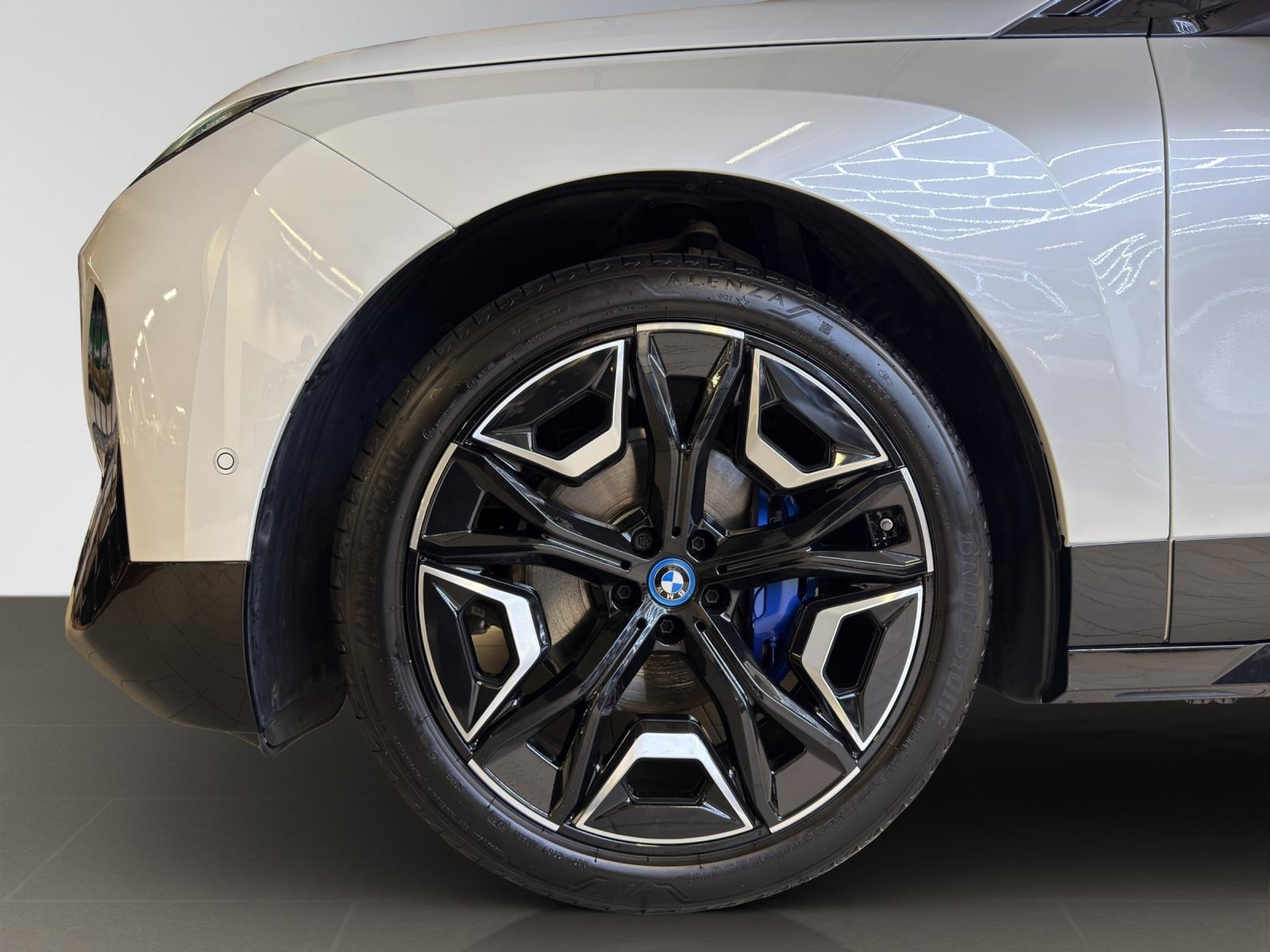 listing desktop thumbnail image 16