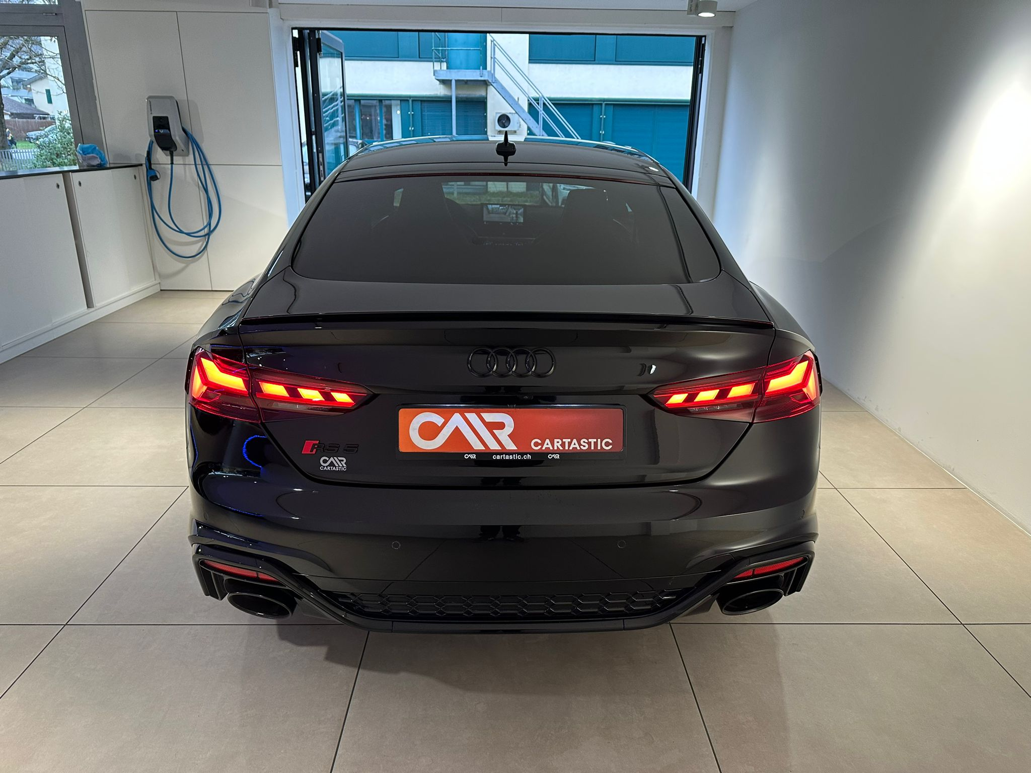 listing desktop thumbnail image 3