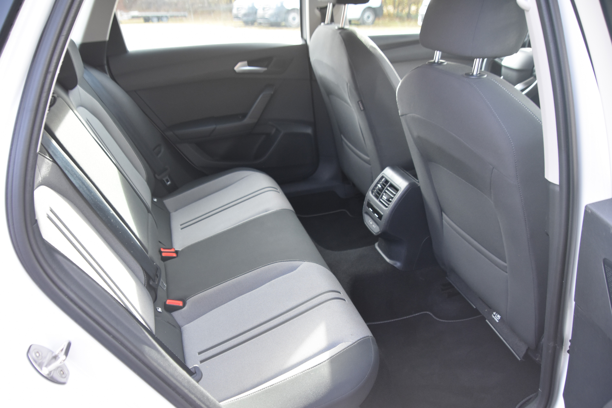 listing desktop thumbnail image 11