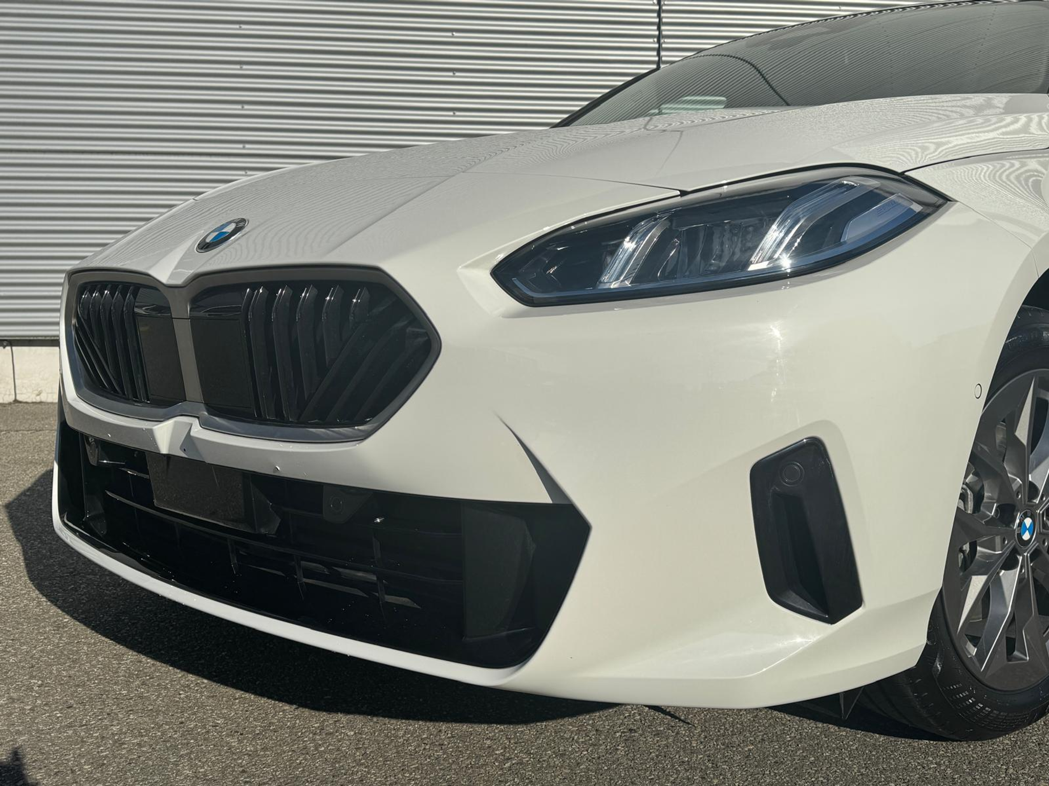 listing desktop thumbnail image 4