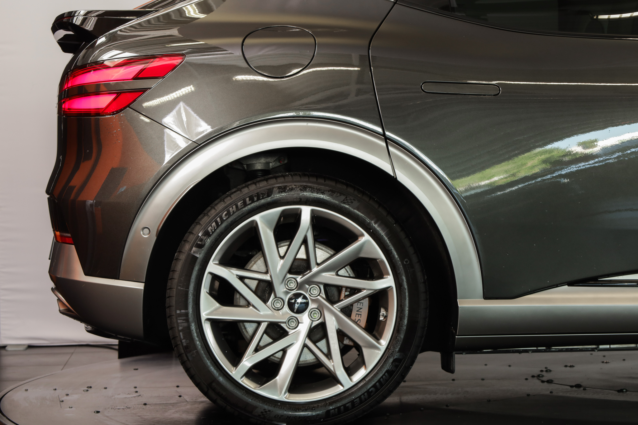 listing desktop thumbnail image 21