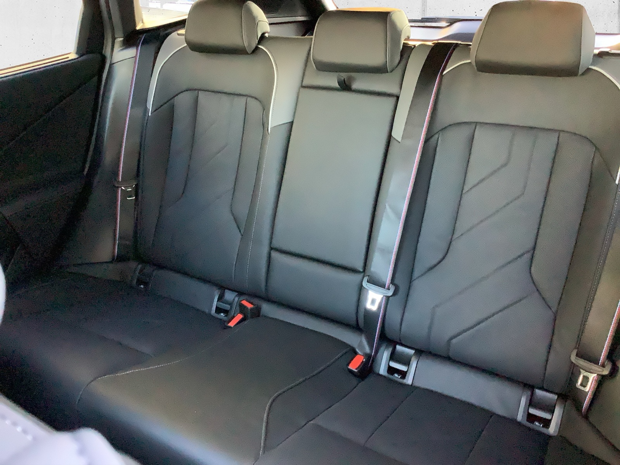 listing desktop thumbnail image 18