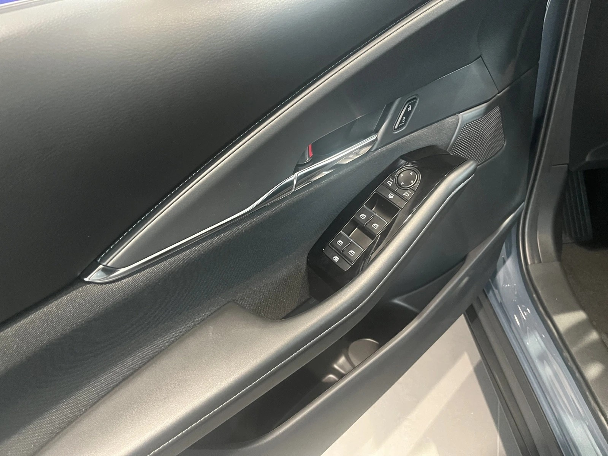 listing desktop thumbnail image 7