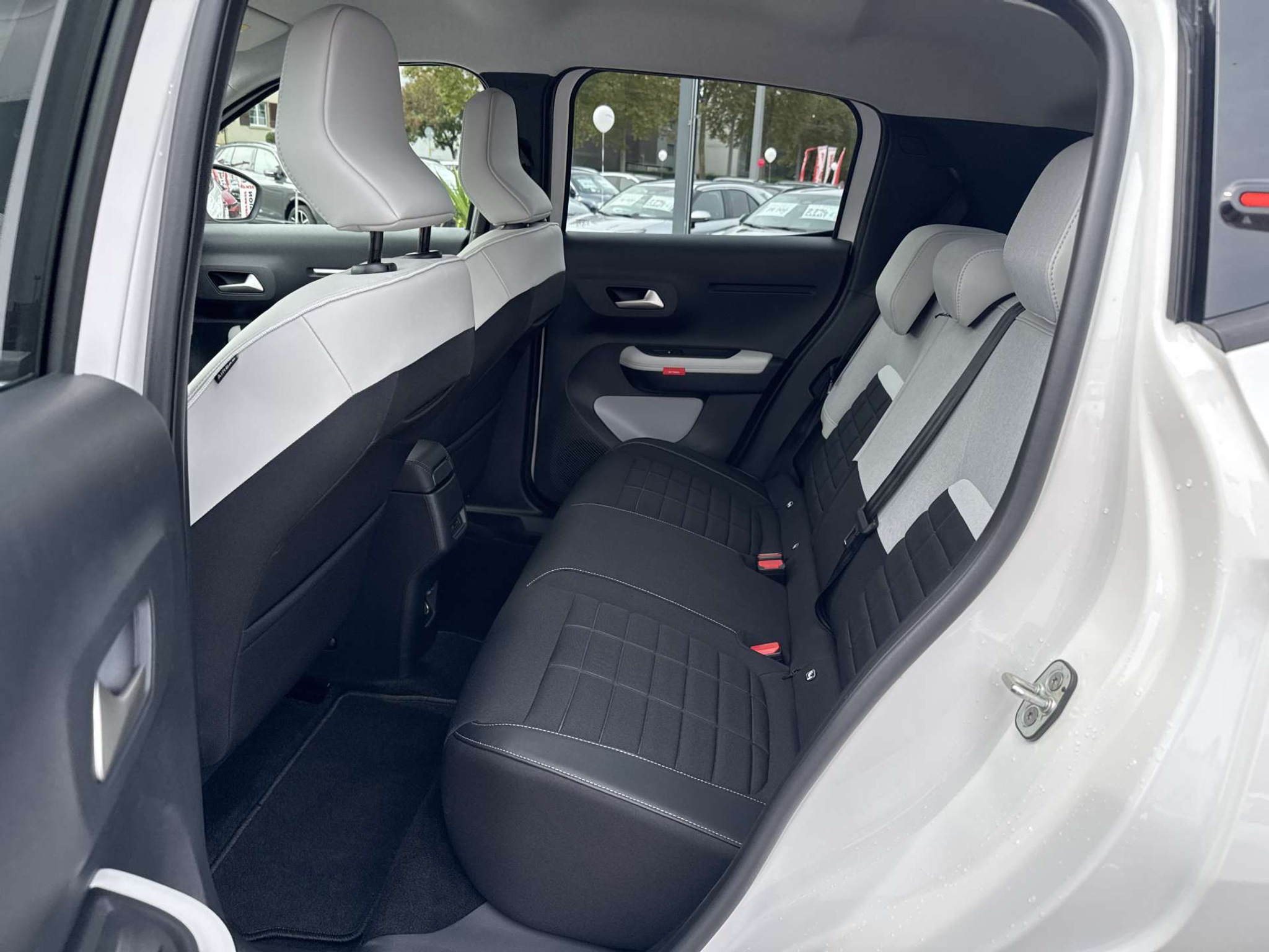 listing desktop thumbnail image 5