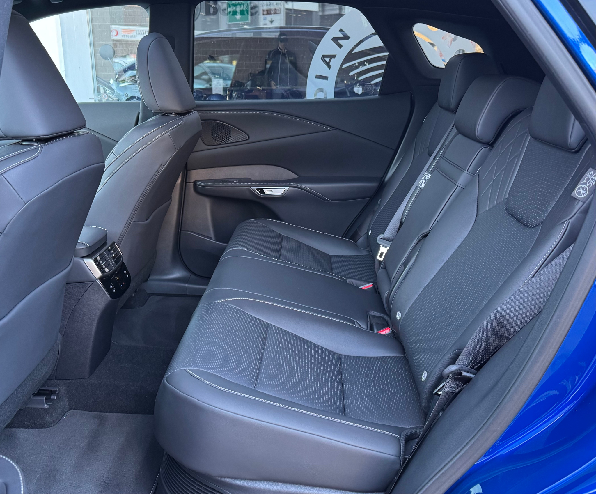 listing desktop thumbnail image 9