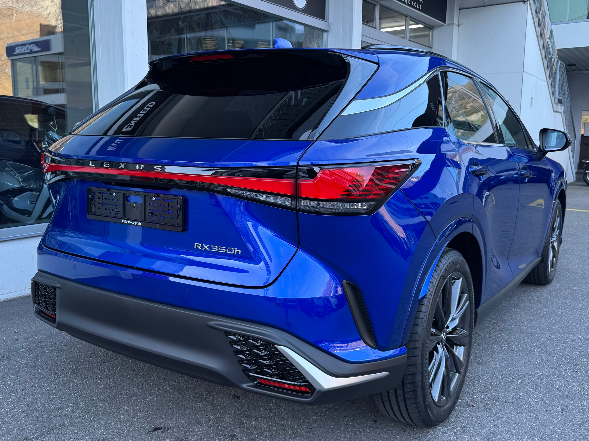 listing desktop thumbnail image 4