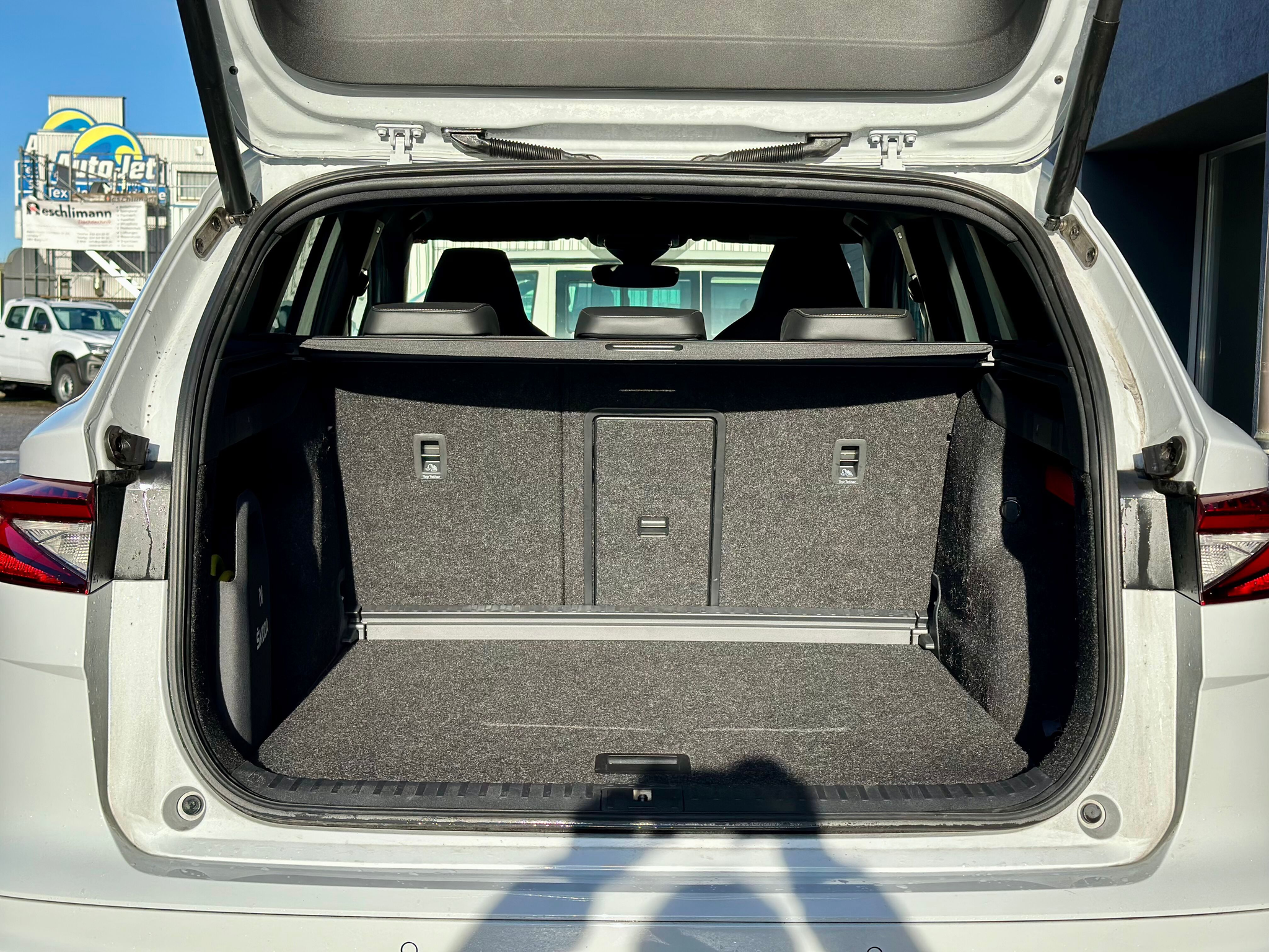 listing desktop thumbnail image 7