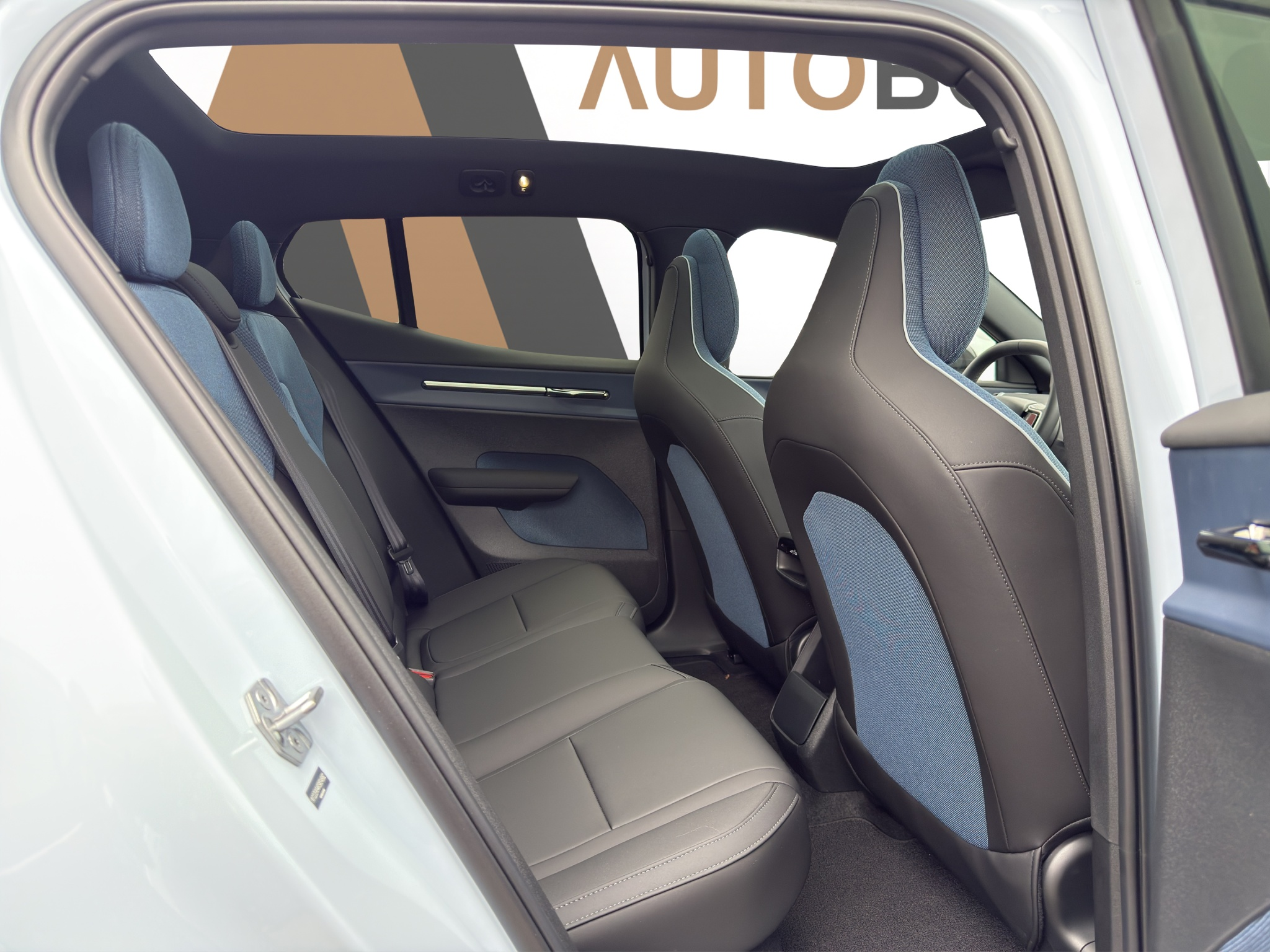 listing desktop thumbnail image 12