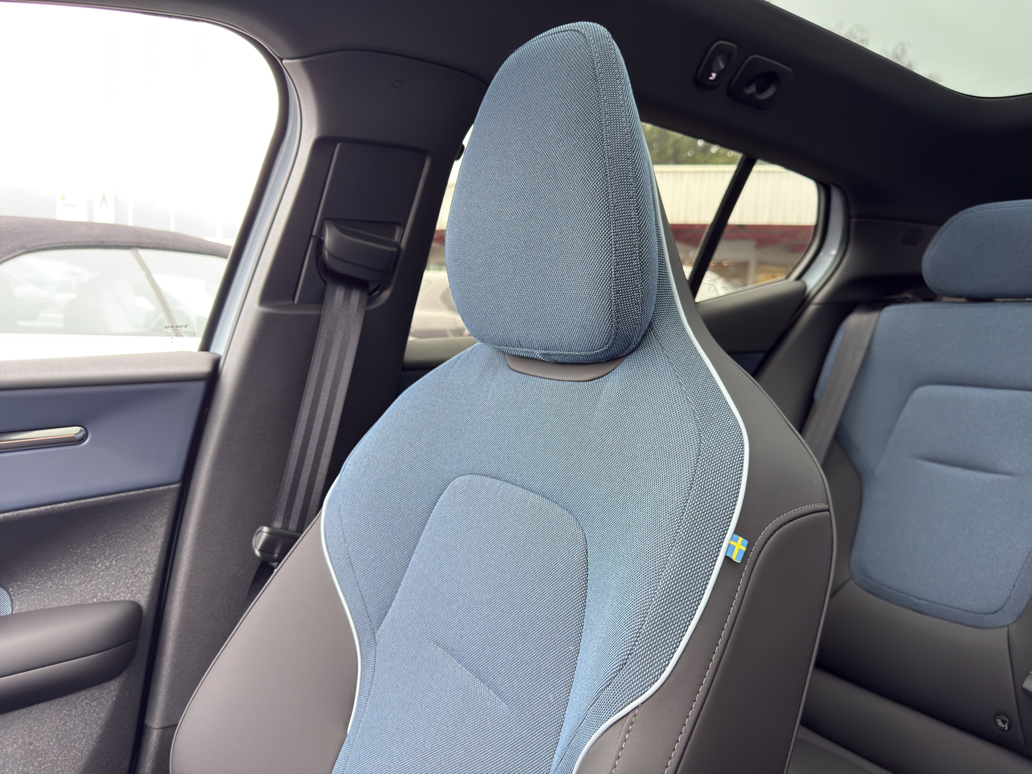 listing desktop thumbnail image 25