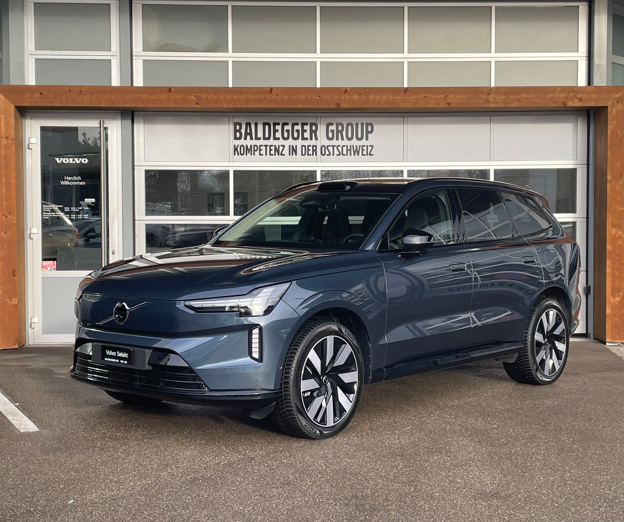 listing desktop thumbnail image 1