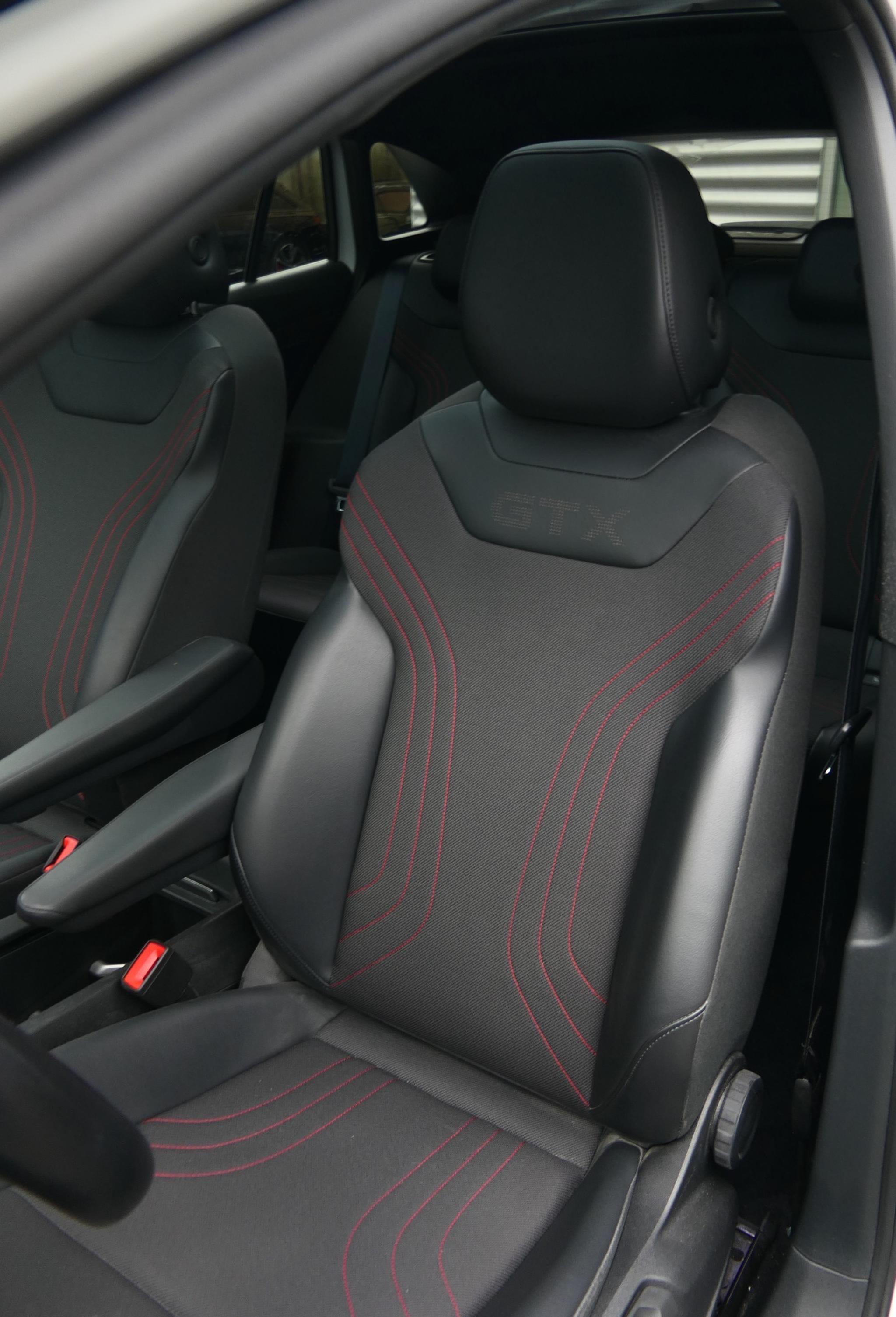 listing desktop thumbnail image 4