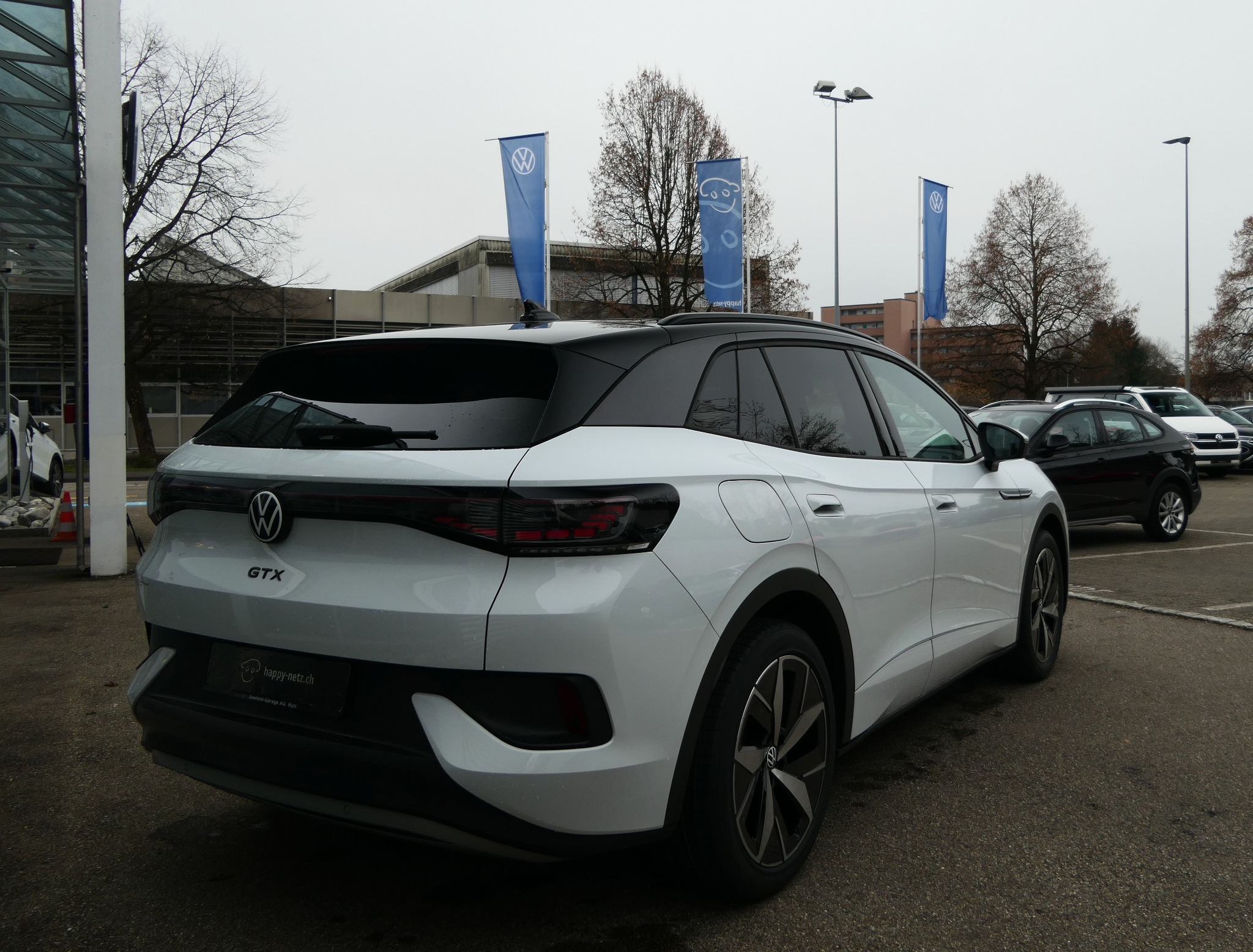 listing desktop thumbnail image 3